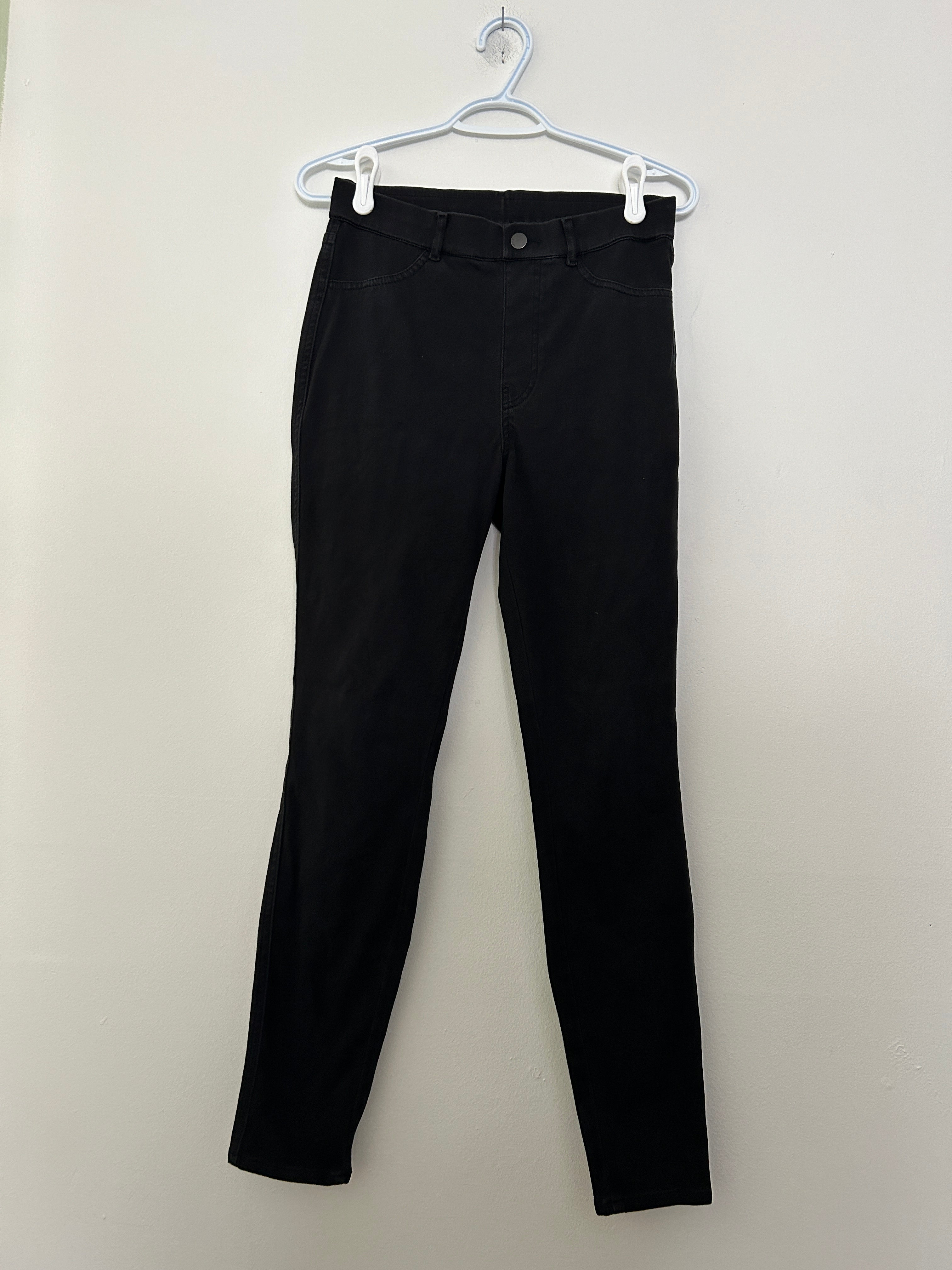 Pantalon noir coupe droite – UNIQLO