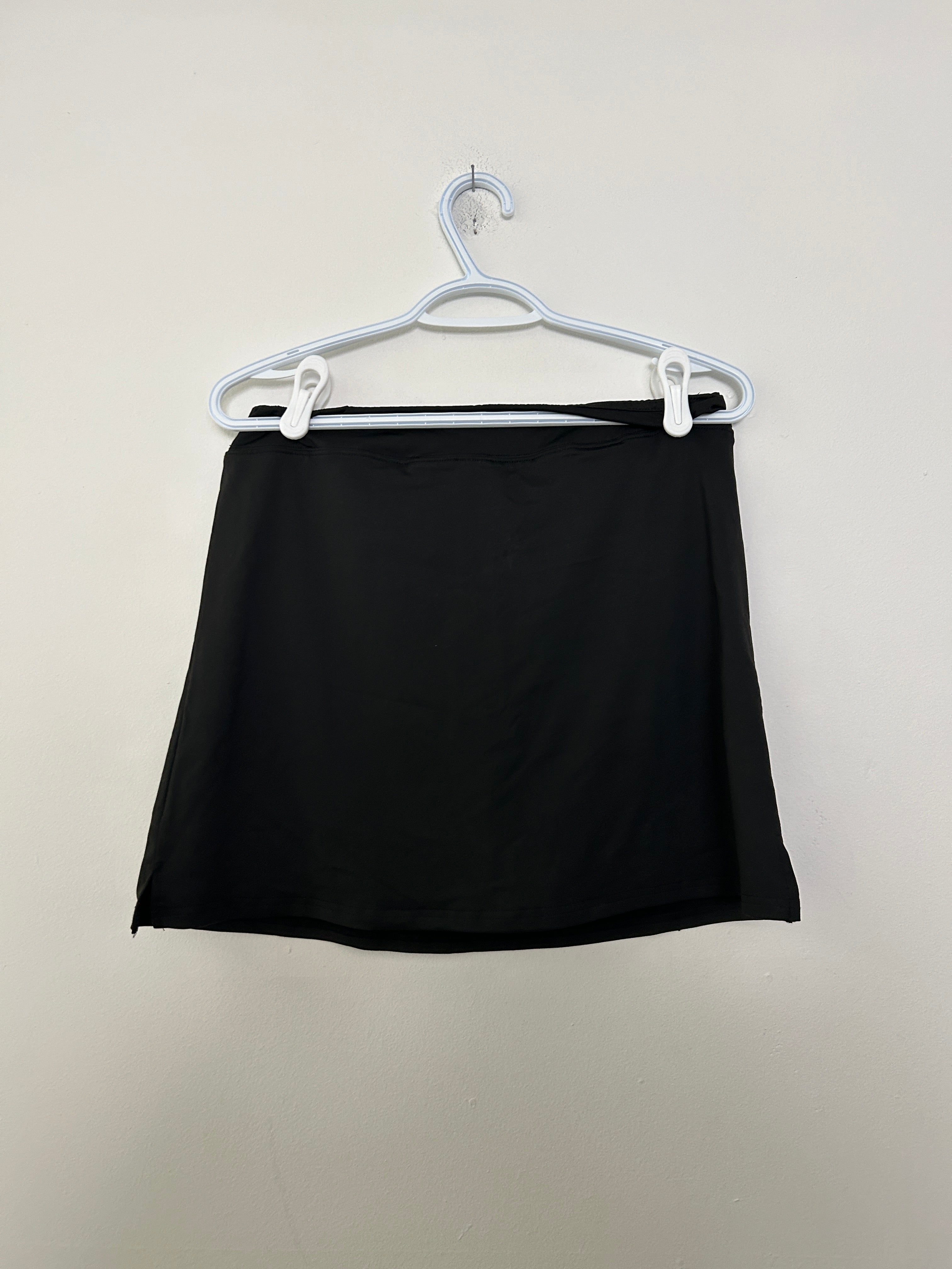 Jupe noire courte – Ekouaer