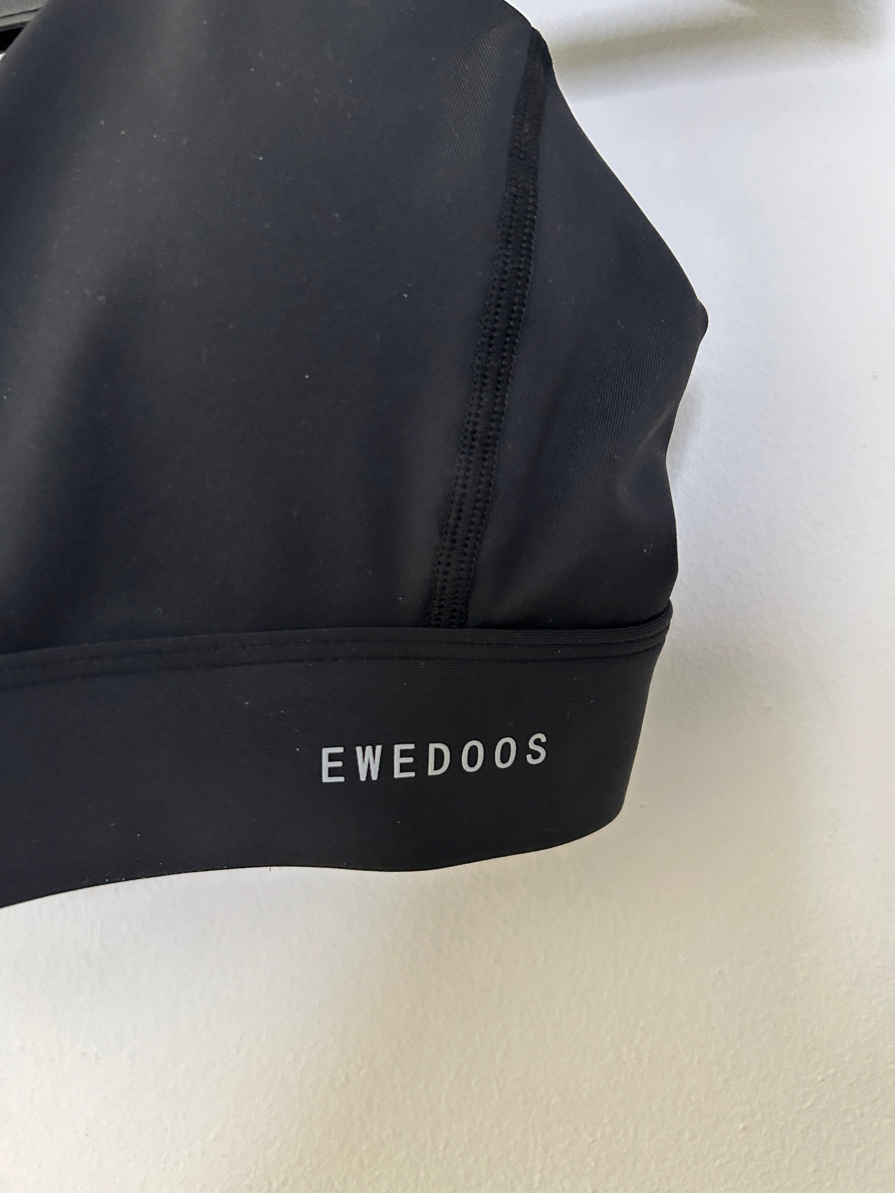 Soutien-gorge de sport noir à dos croisé – Ewedoos