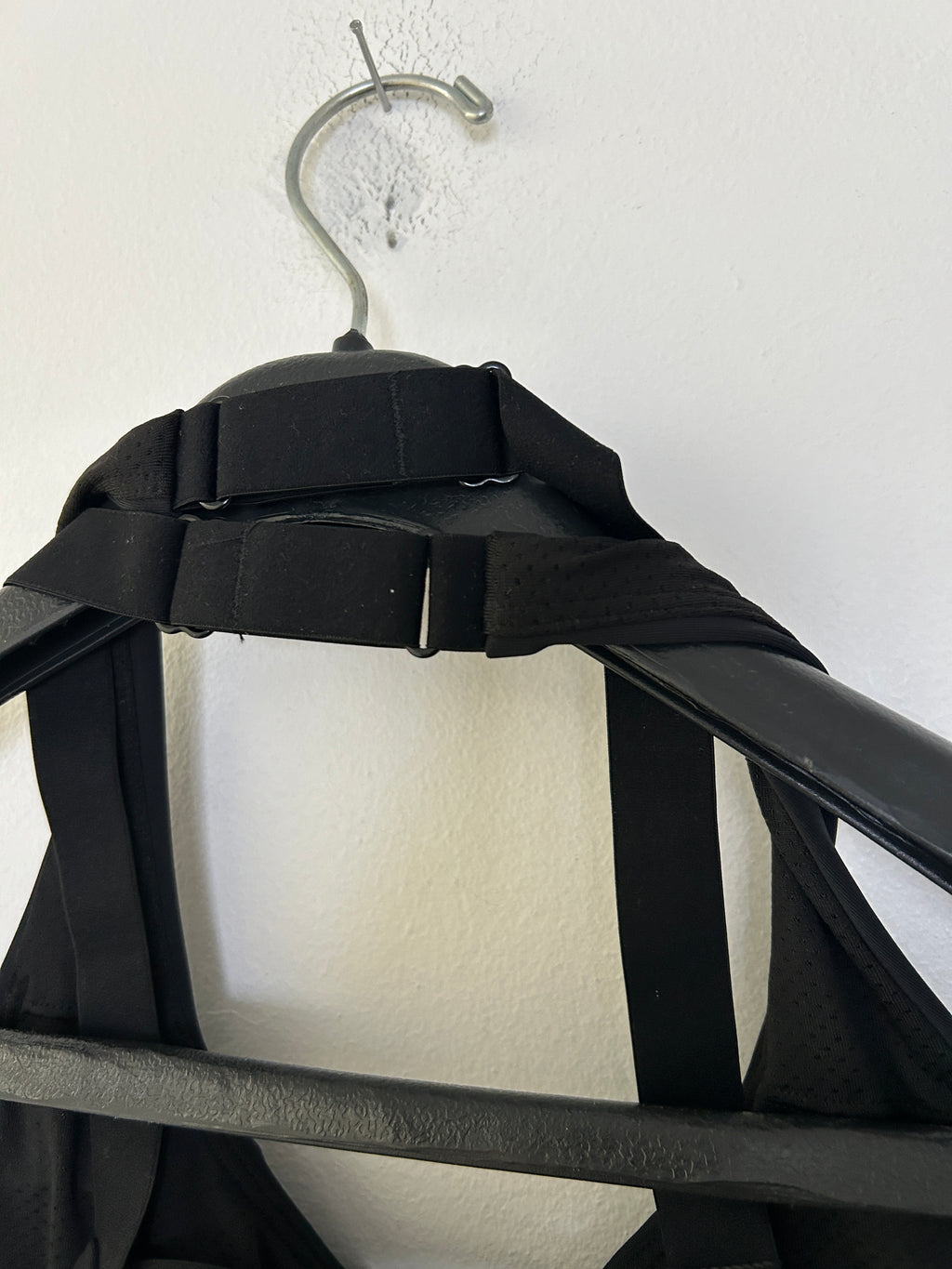 Soutien-gorge de sport noir à dos croisé – Ewedoos