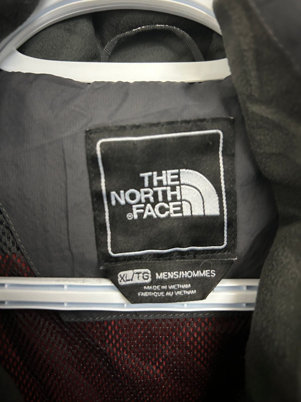 The North Face – Coupe-vent à capuche Rouge et gris foncé