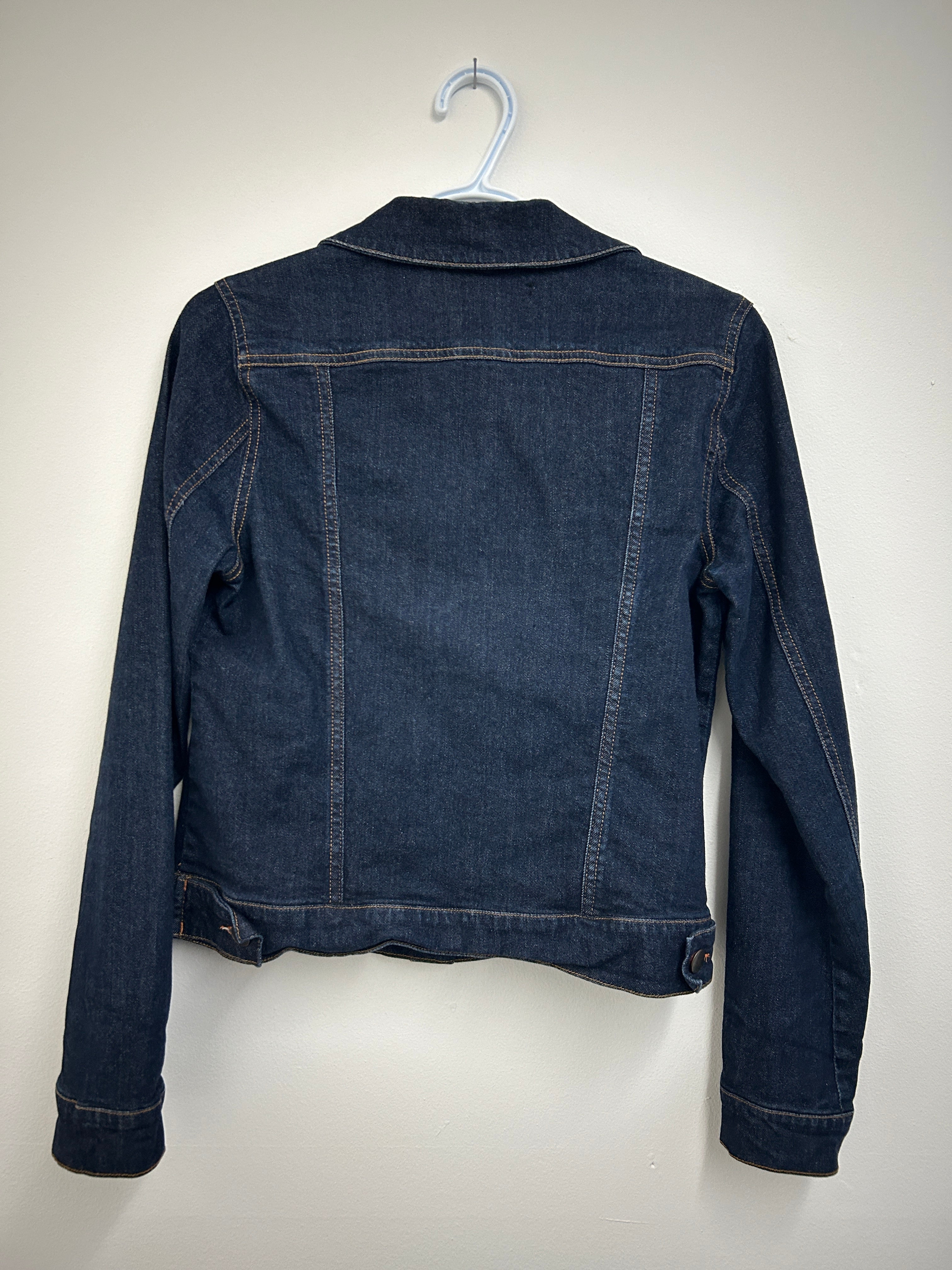 Veste en jean bleu foncé rayé blanche