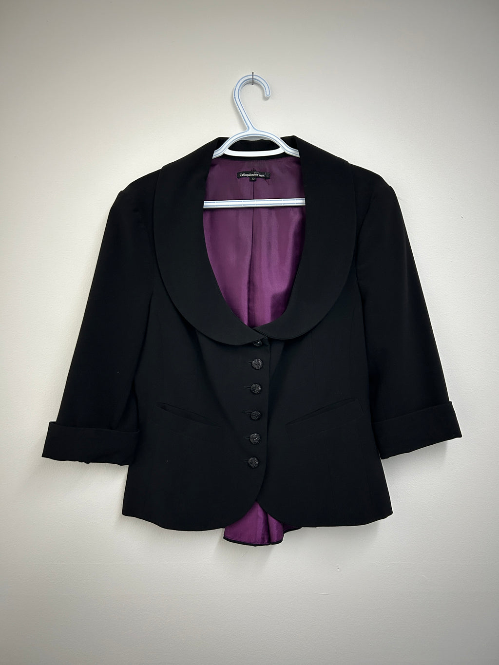 Veston noir col arrondi avec doublure mauve