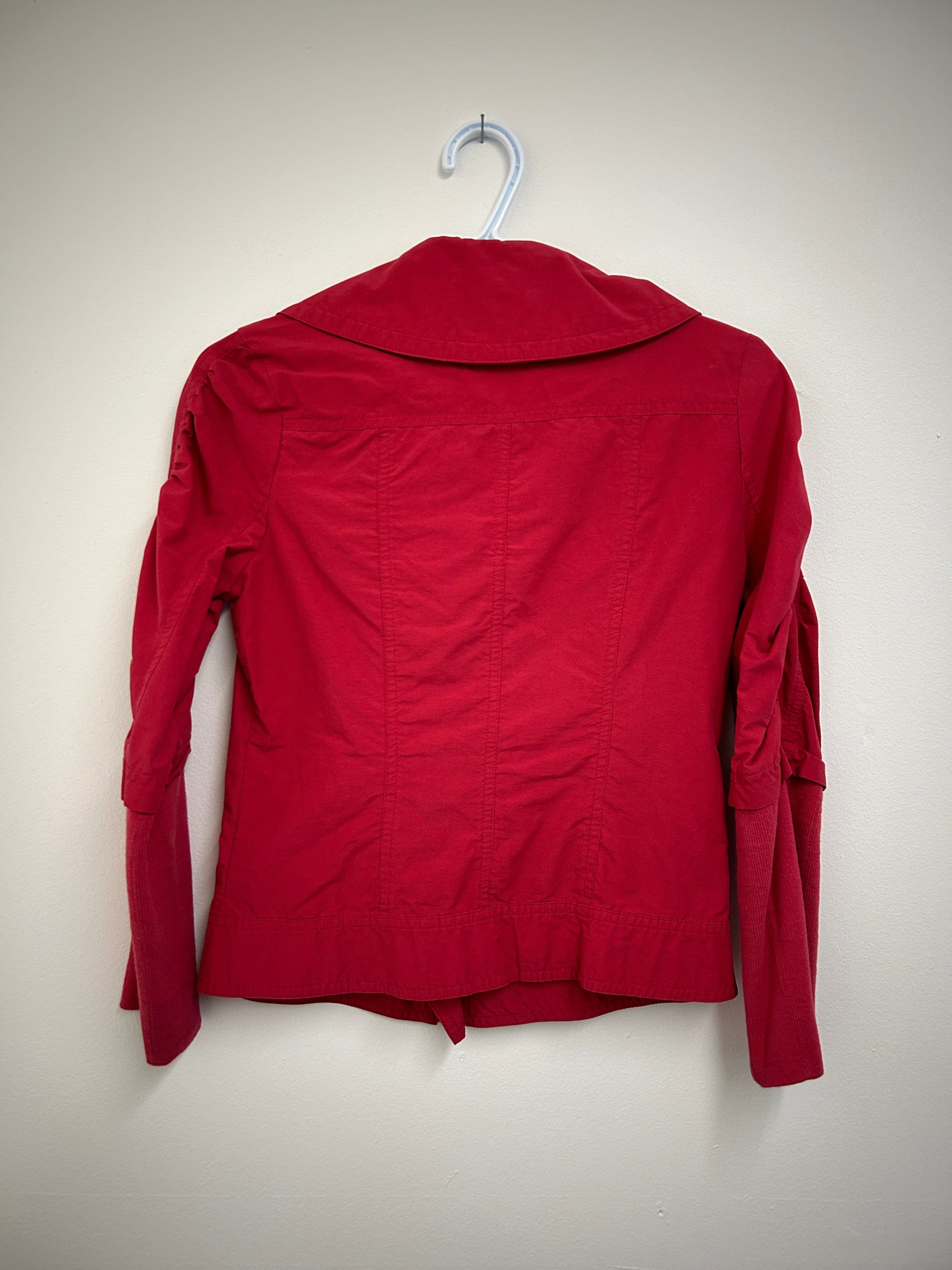 Veste rouge à manches plissées – Love Tree