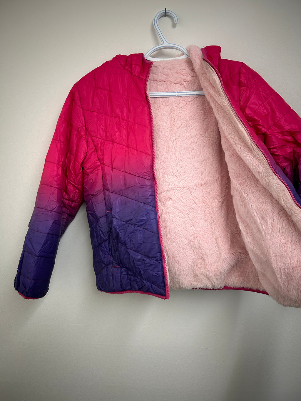 Manteau dégradé rose et mauve doublé en peluche