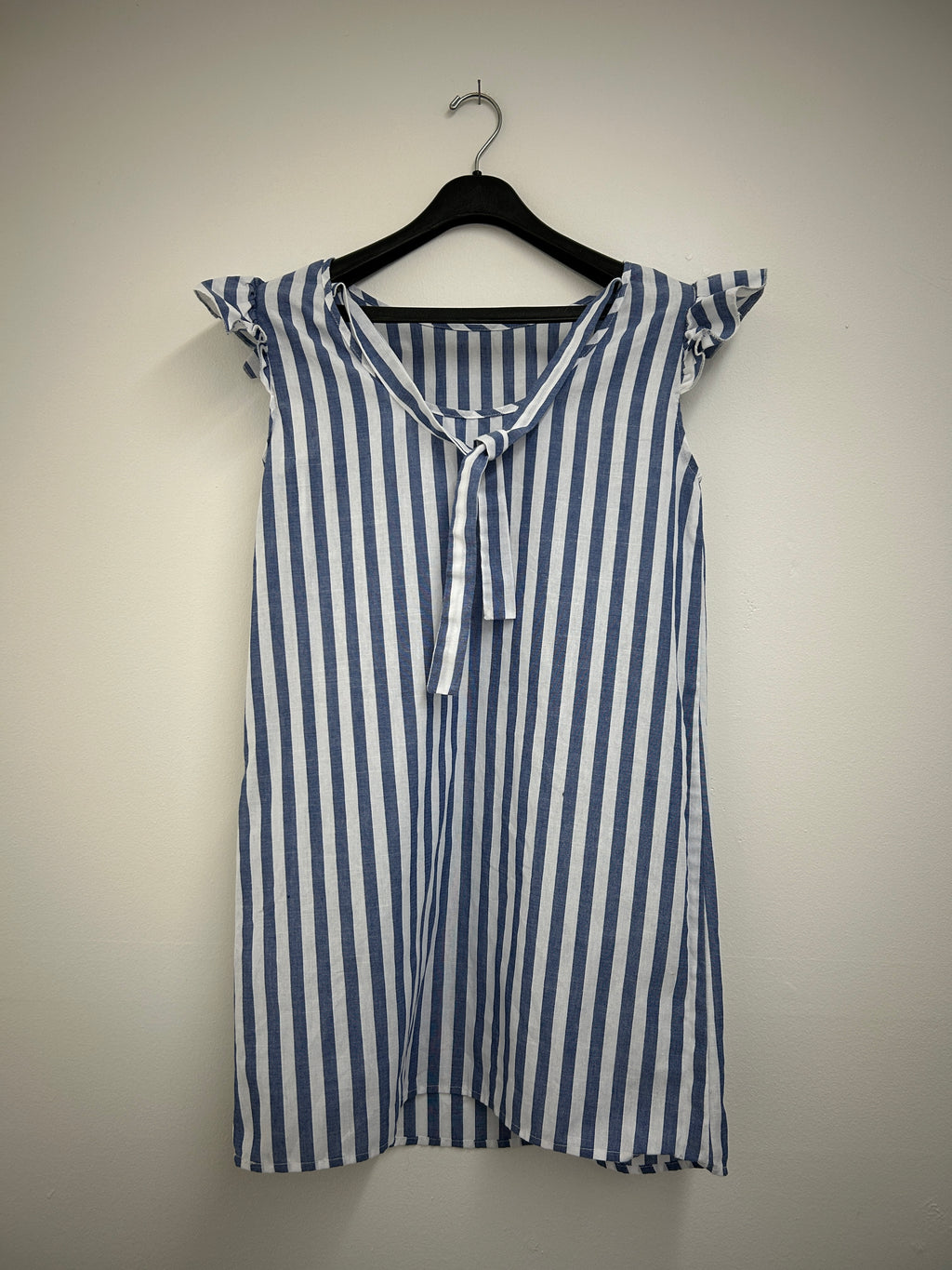 Robe hauts corps rayée bleu et blanc à nœud