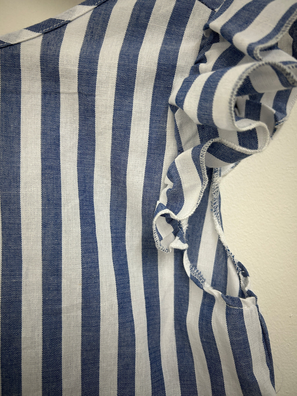 Robe hauts corps rayée bleu et blanc à nœud