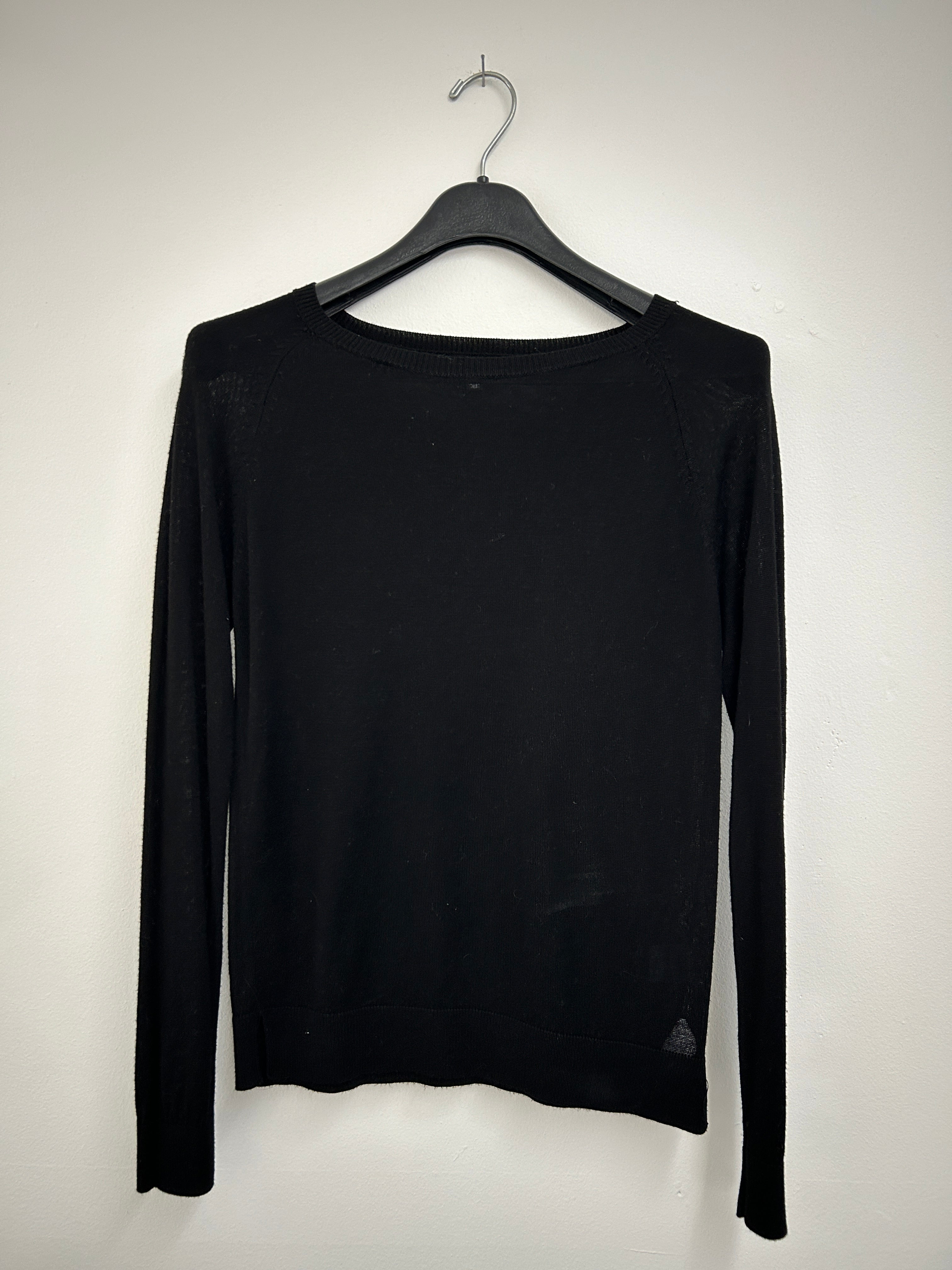 Chandail mince noir classique à manches longues