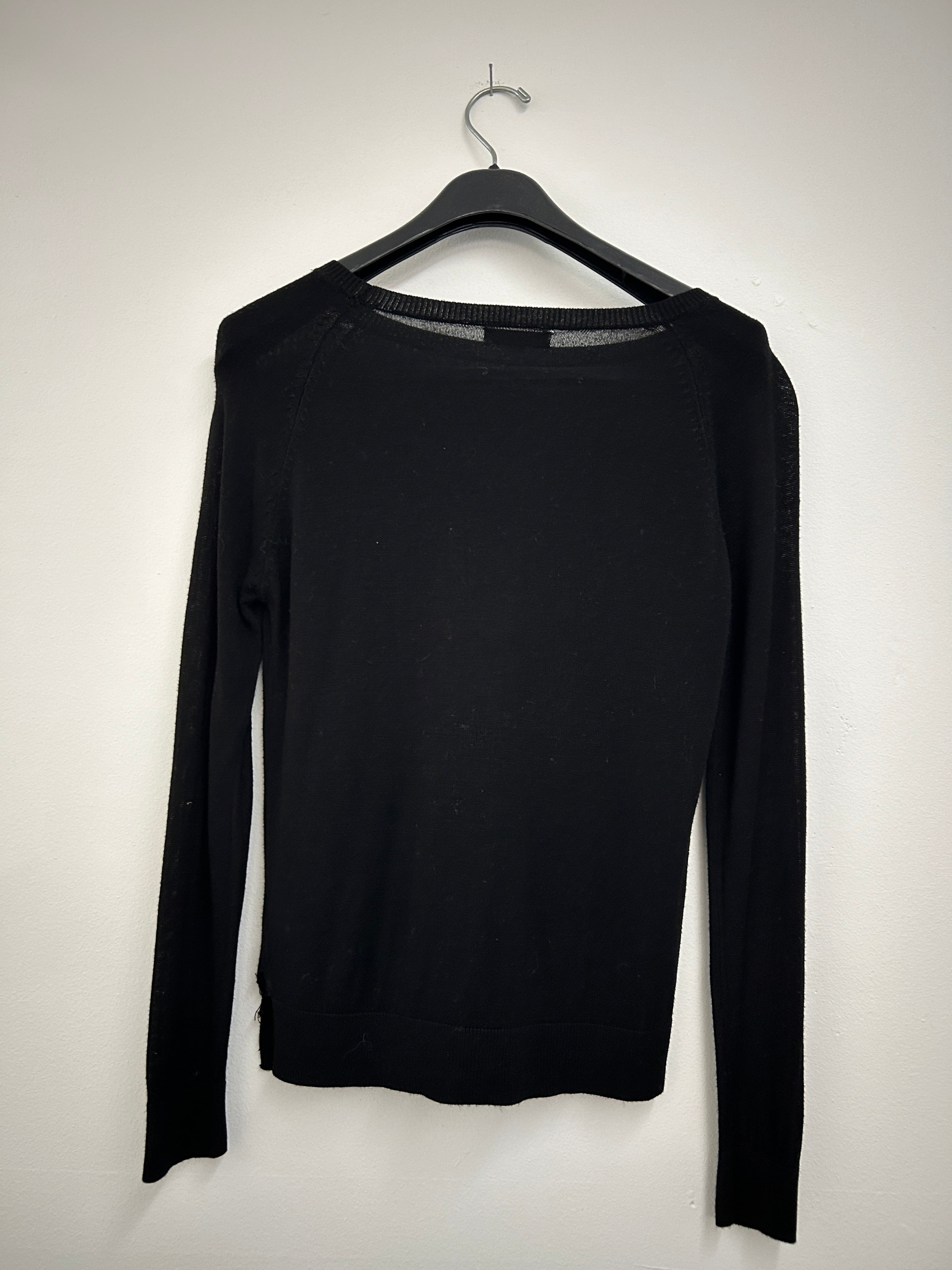 Chandail mince noir classique à manches longues