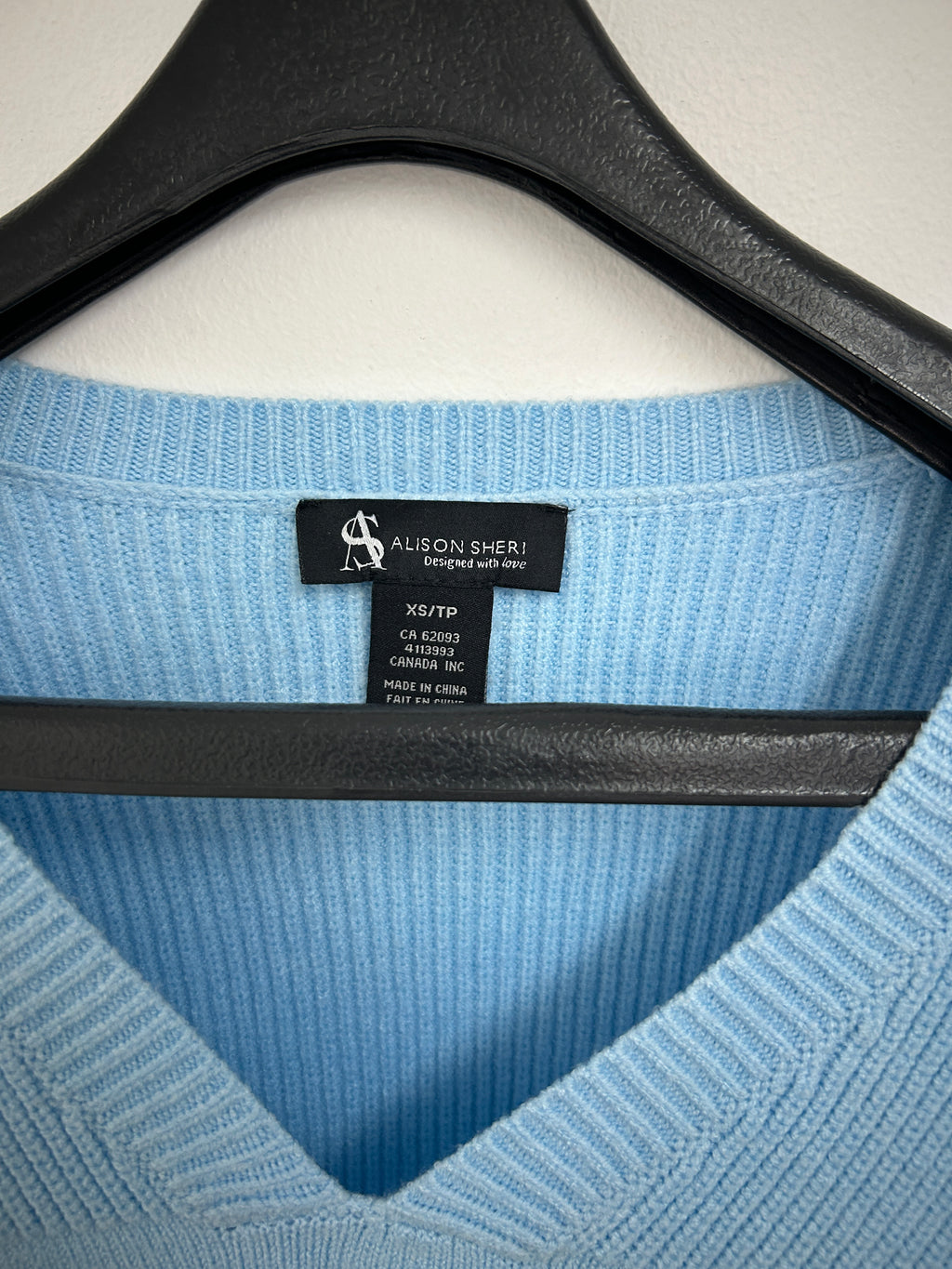 Chandail bleu pâle en tricot