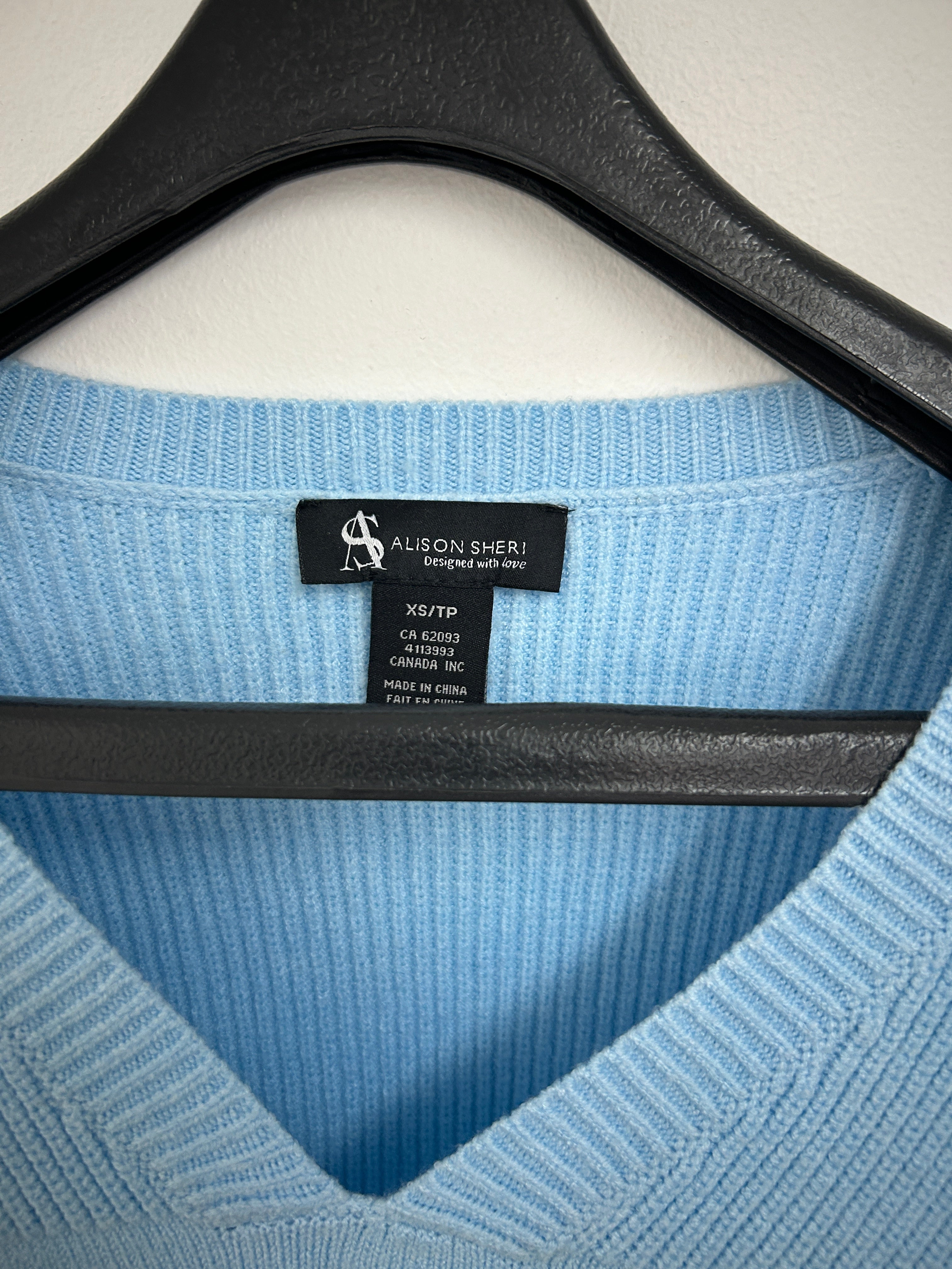 Chandail bleu pâle en tricot