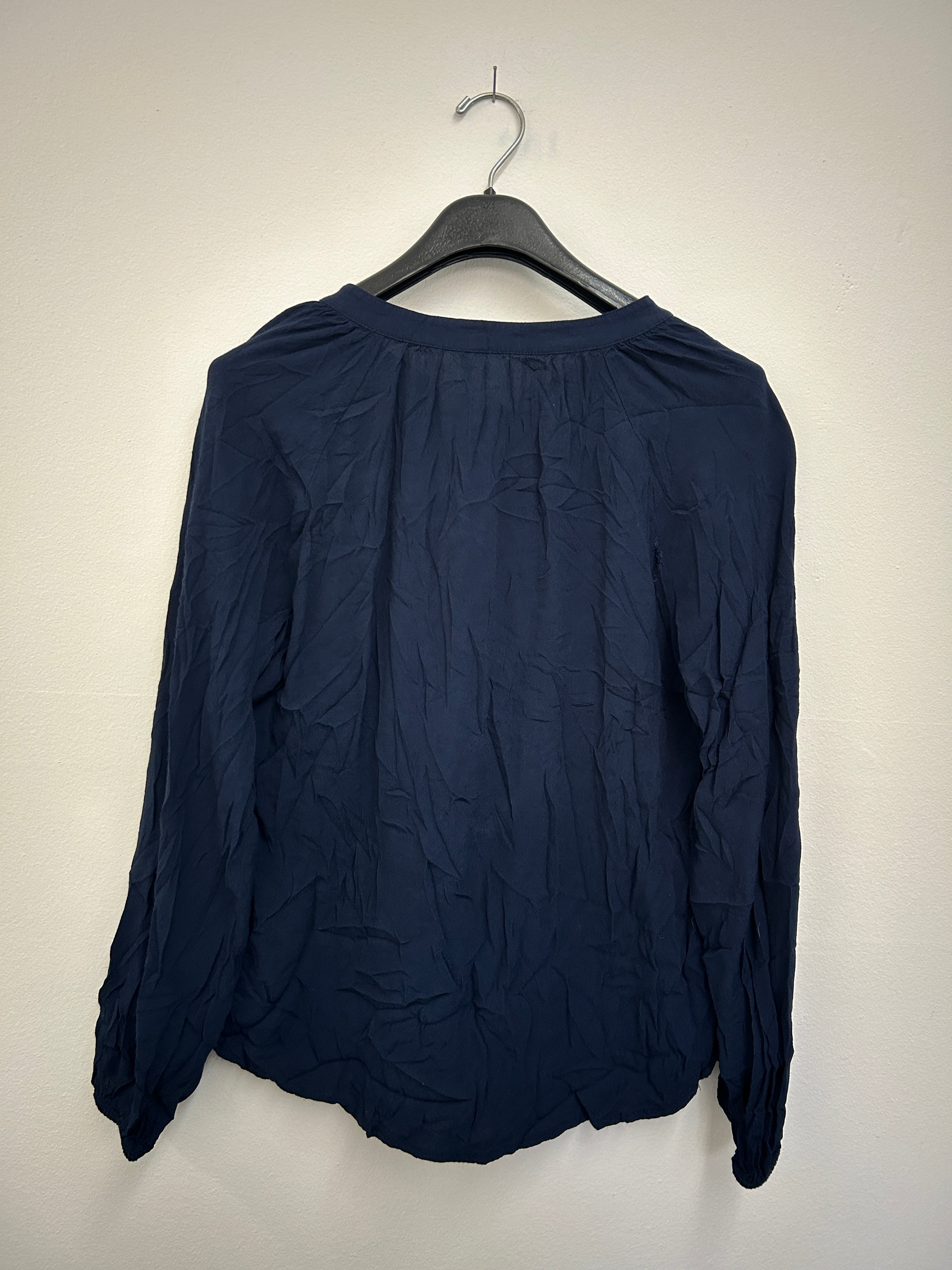 Blouse fluide bleu marine à boutons
