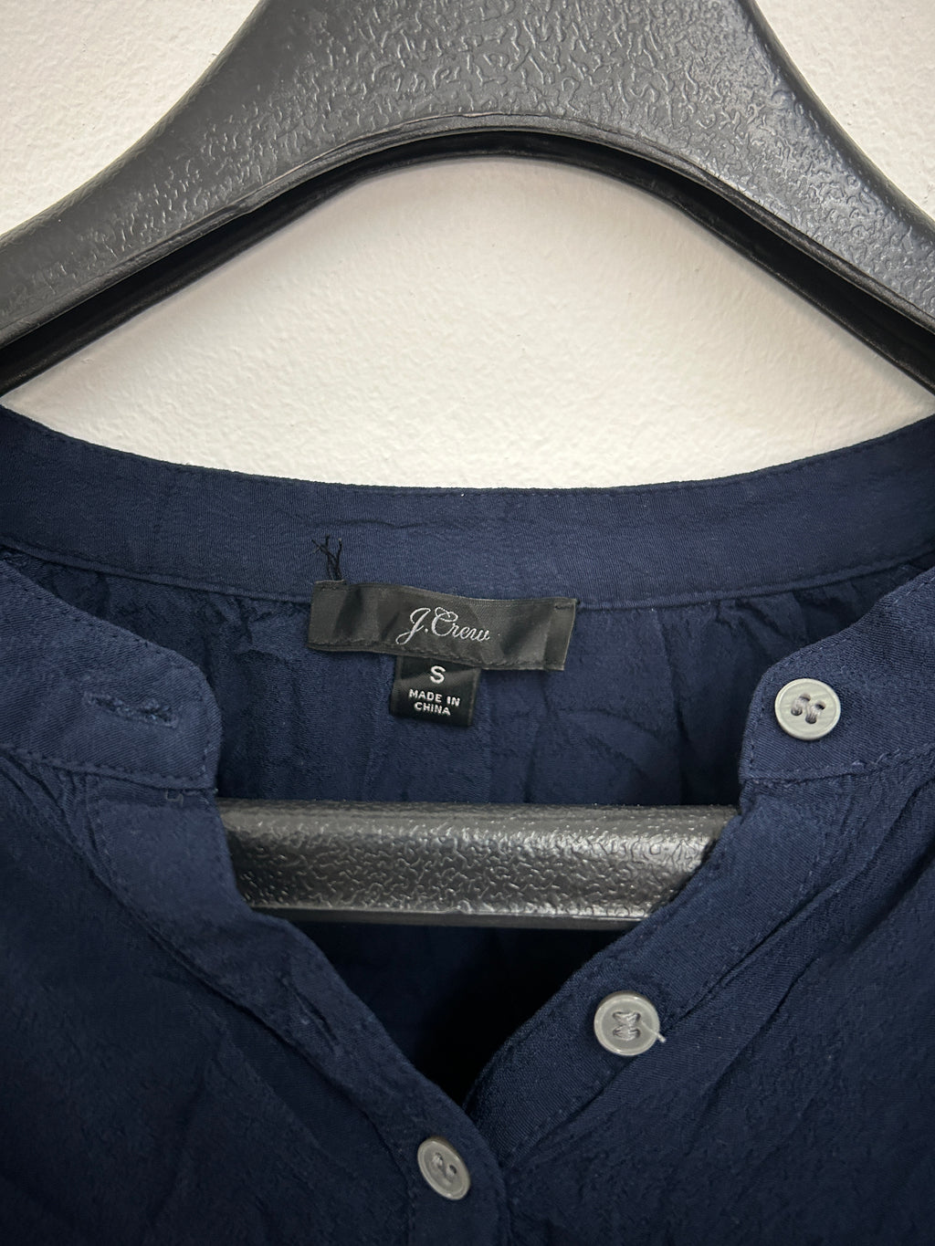 Blouse fluide bleu marine à boutons