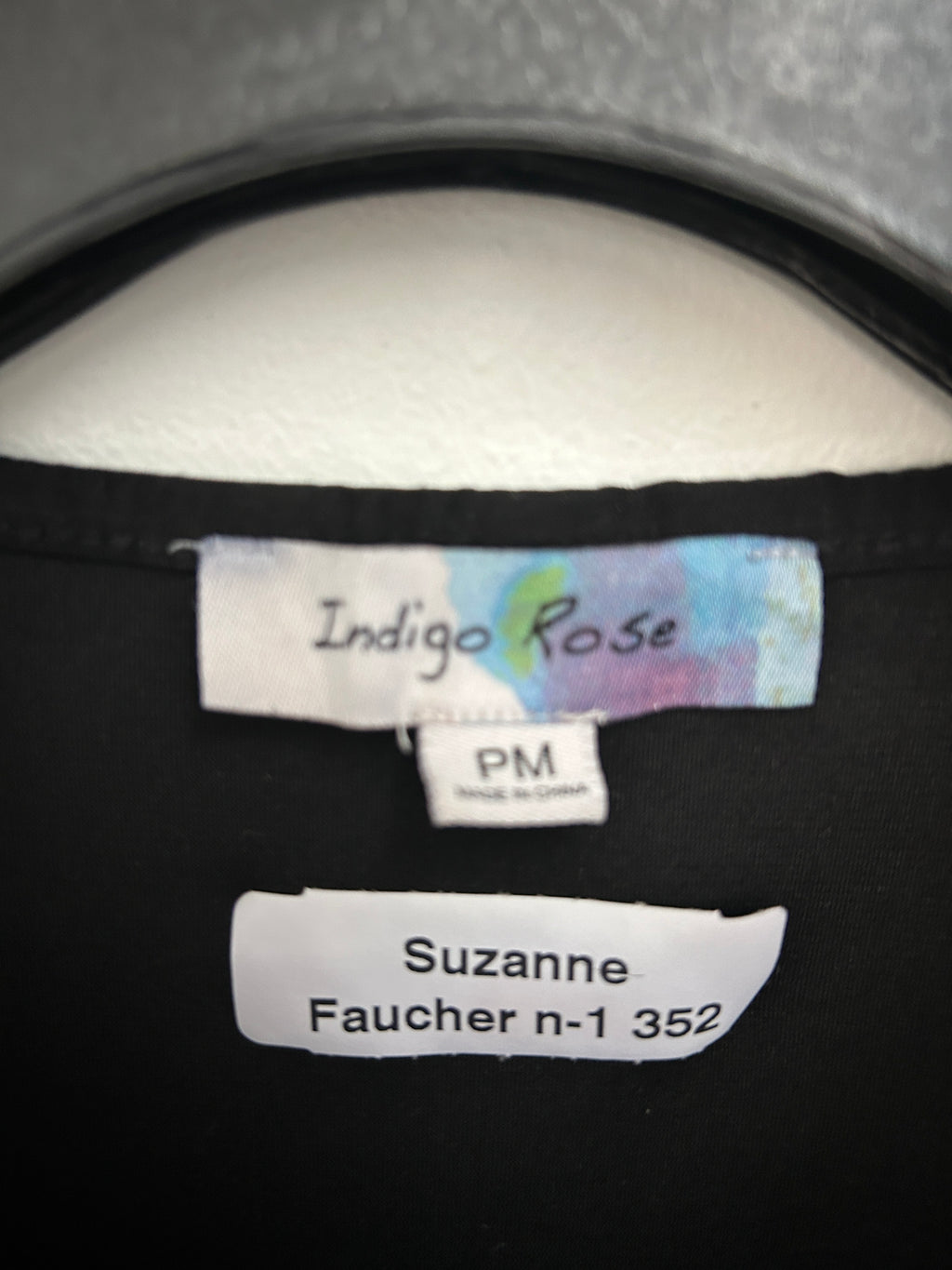 Haut noir en dentelle à manches 3/4