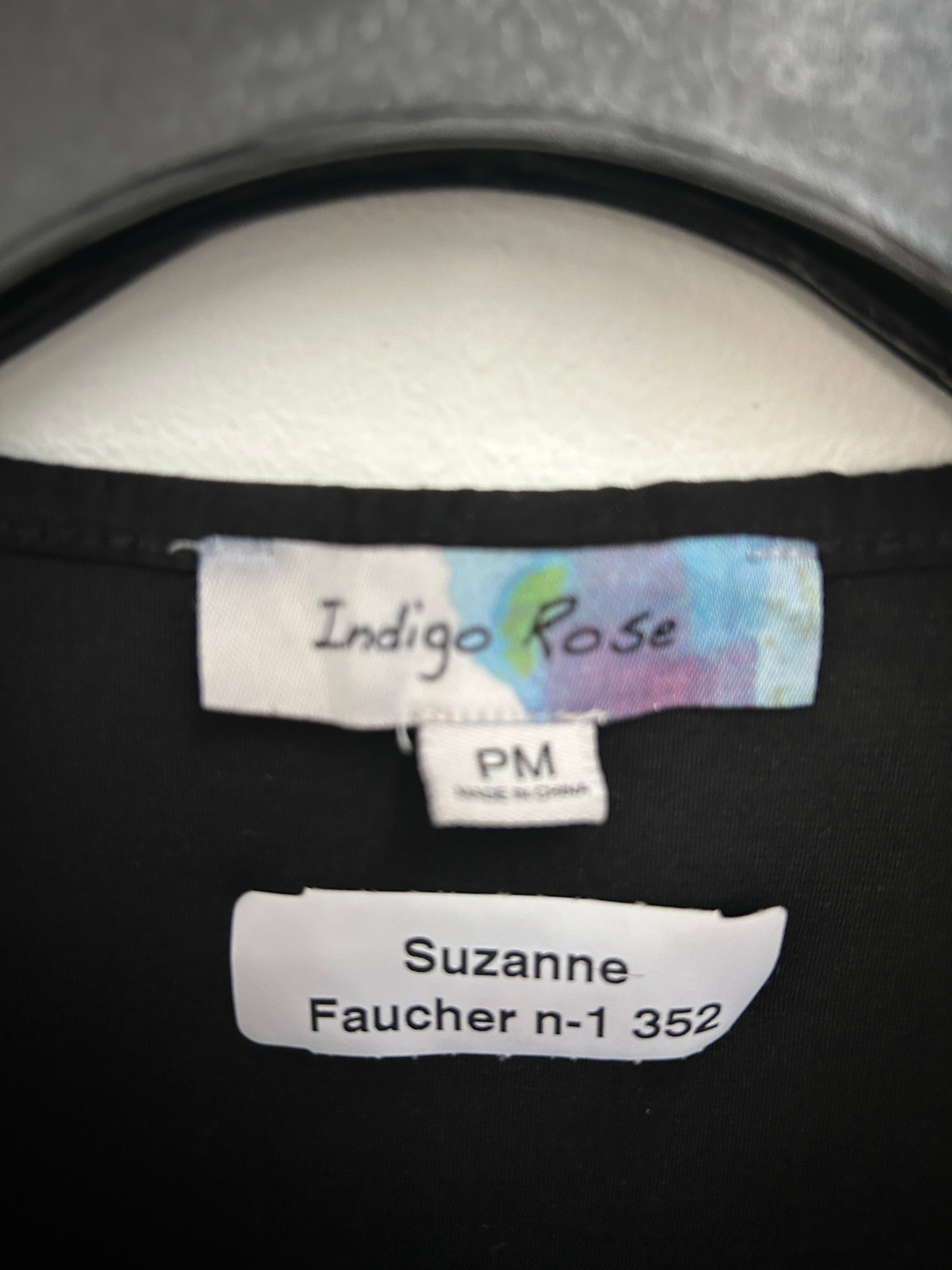 Haut noir en dentelle à manches 3/4