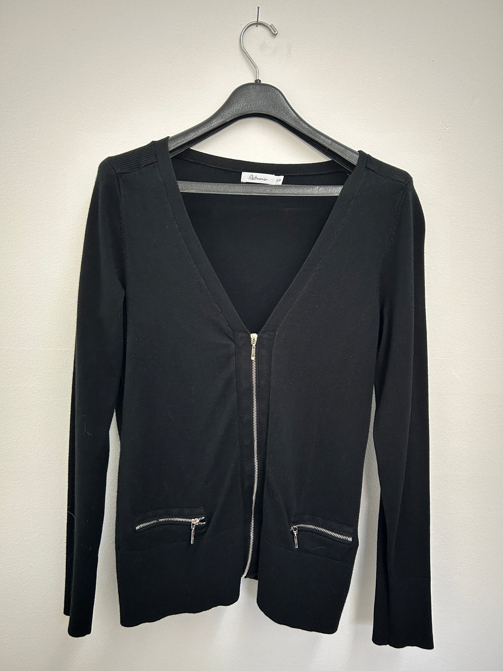 Cardigan noir à fermeture éclair et poches zippées