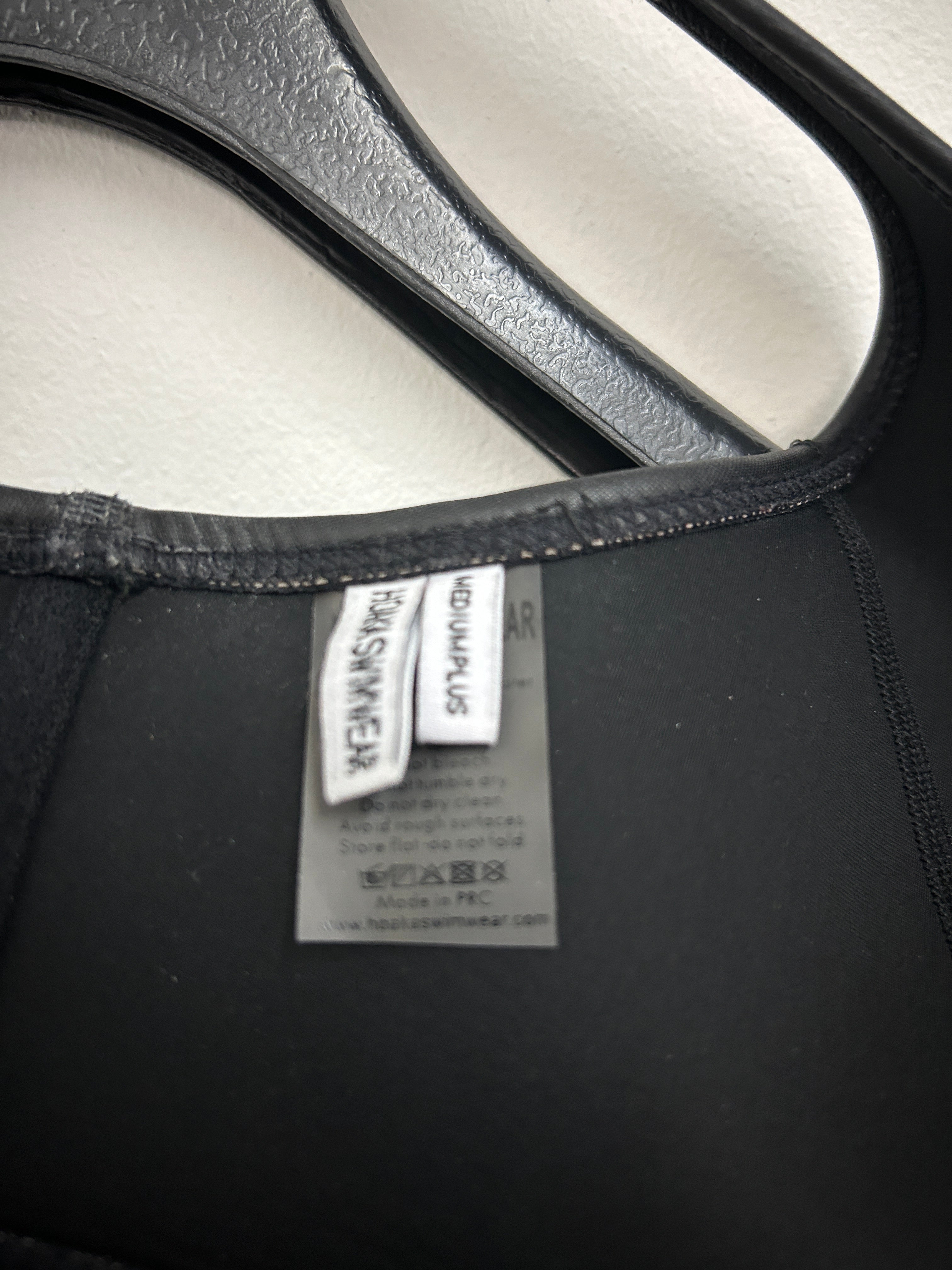 Haut de maillot noir à fermeture éclair