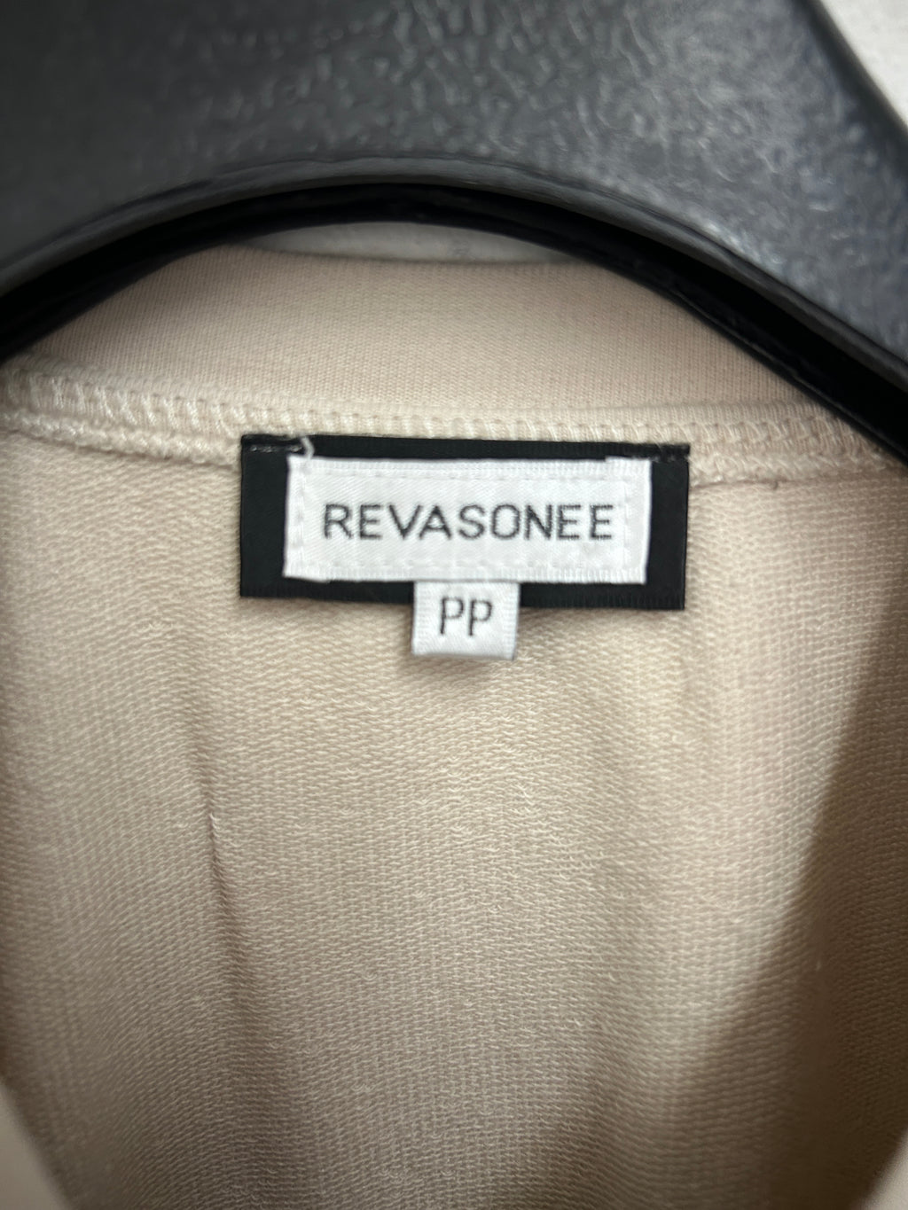 Chandail mince chaine d'or au coup