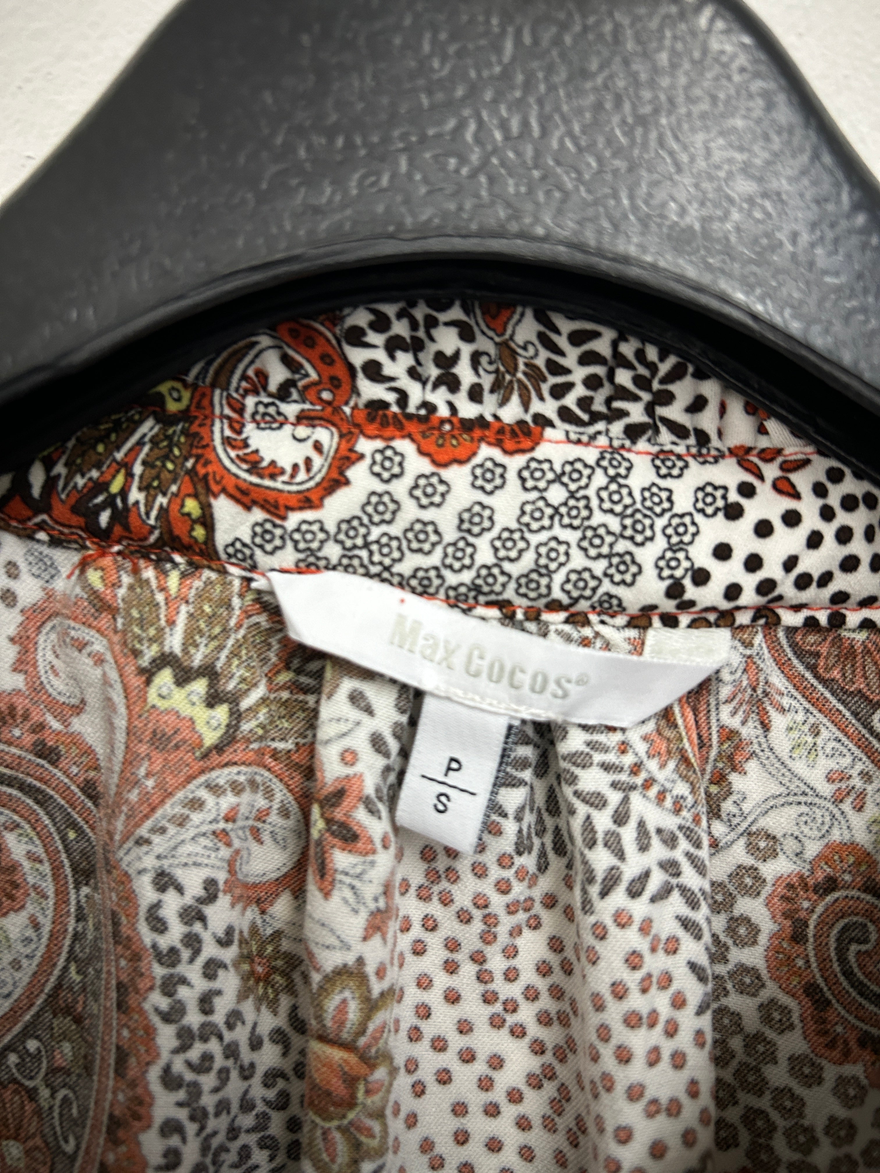 Blouse sans manches fleurie à pois