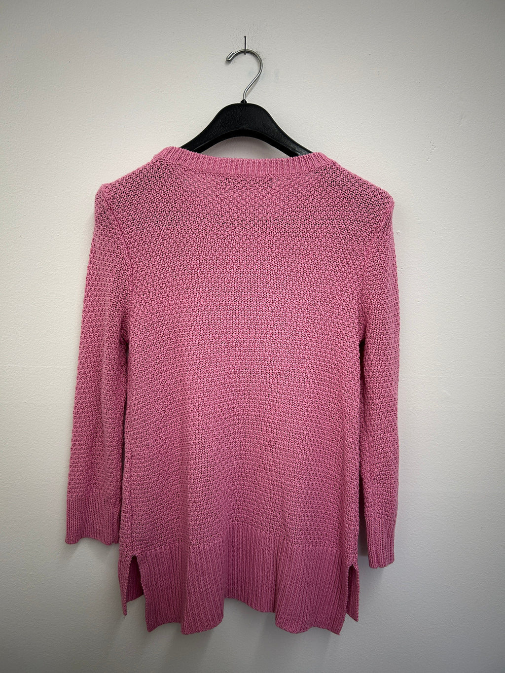 Chandail acrylique fendu à la taille