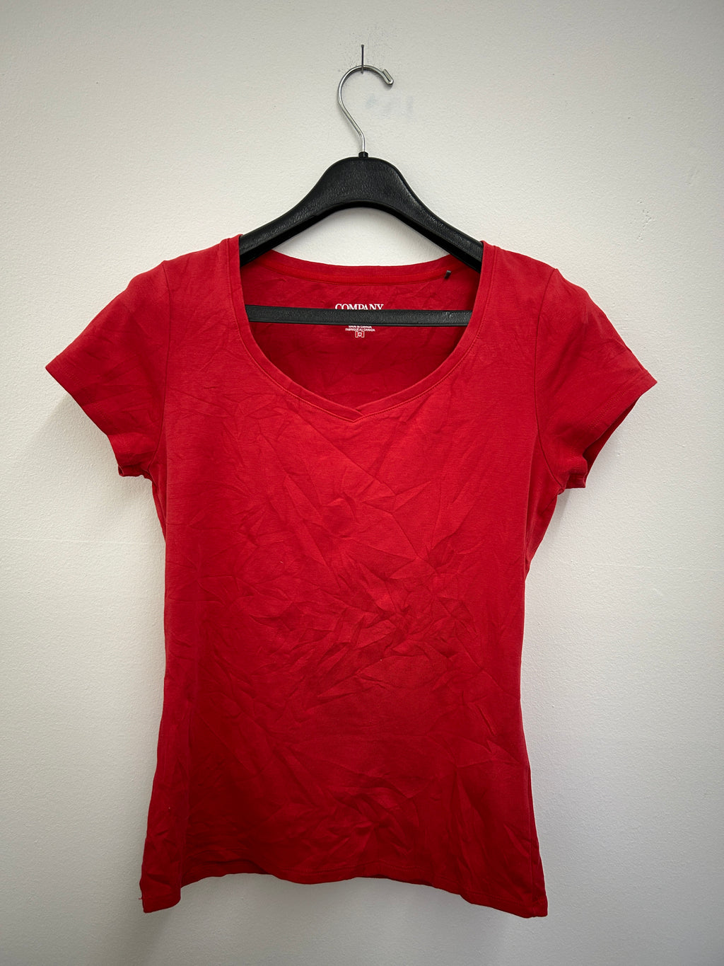 T-shirt rouge à col en V – Ellen Tracy