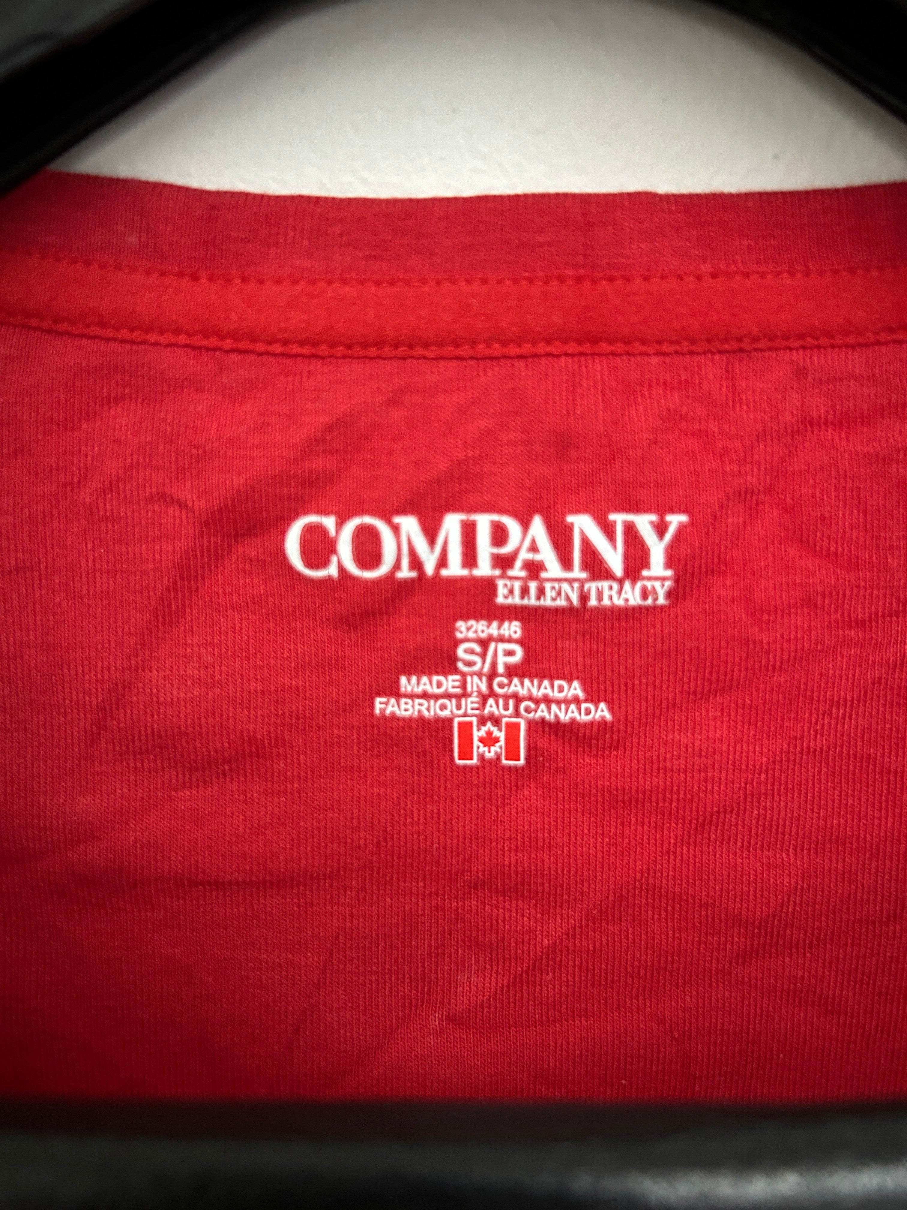 T-shirt rouge à col en V – Ellen Tracy