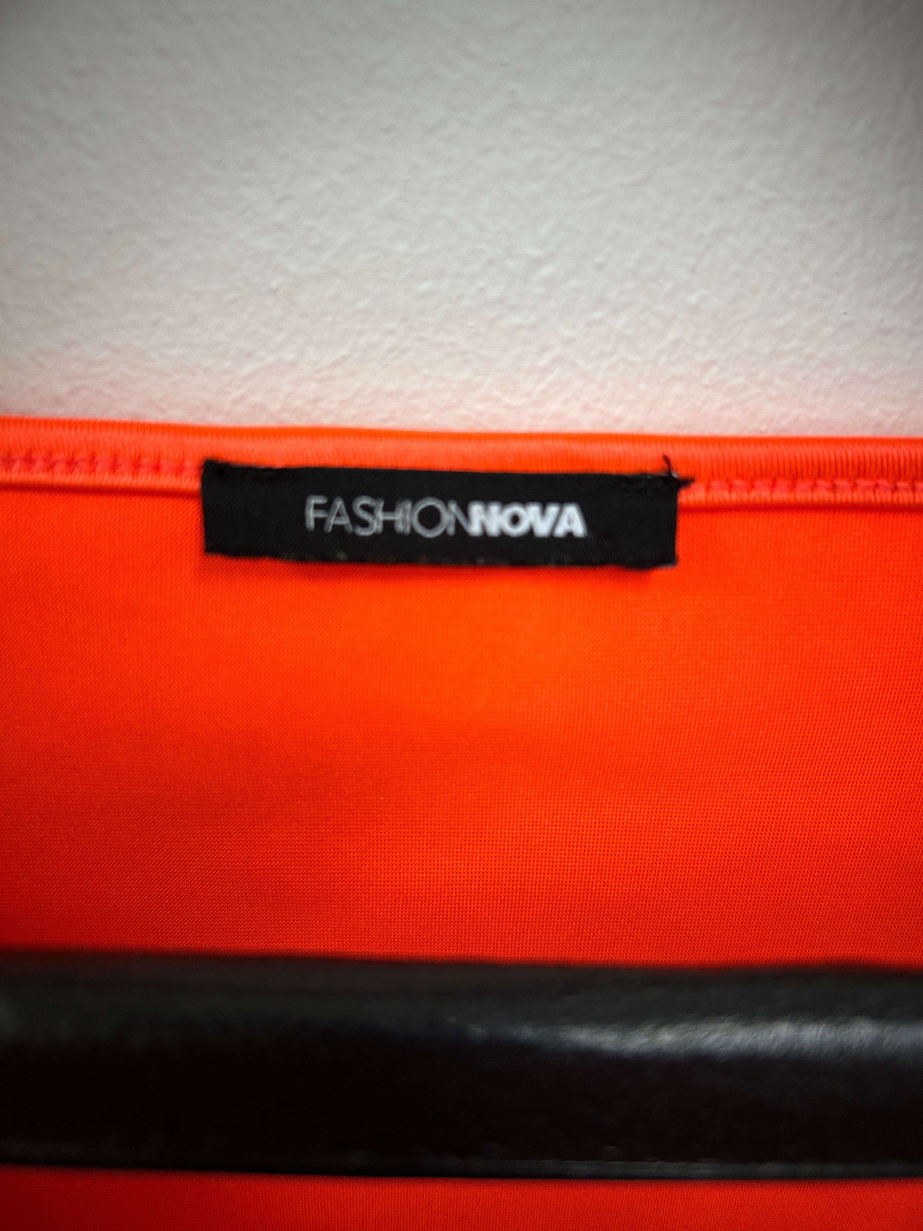 Haut court orange néon à taille et poignets froncés