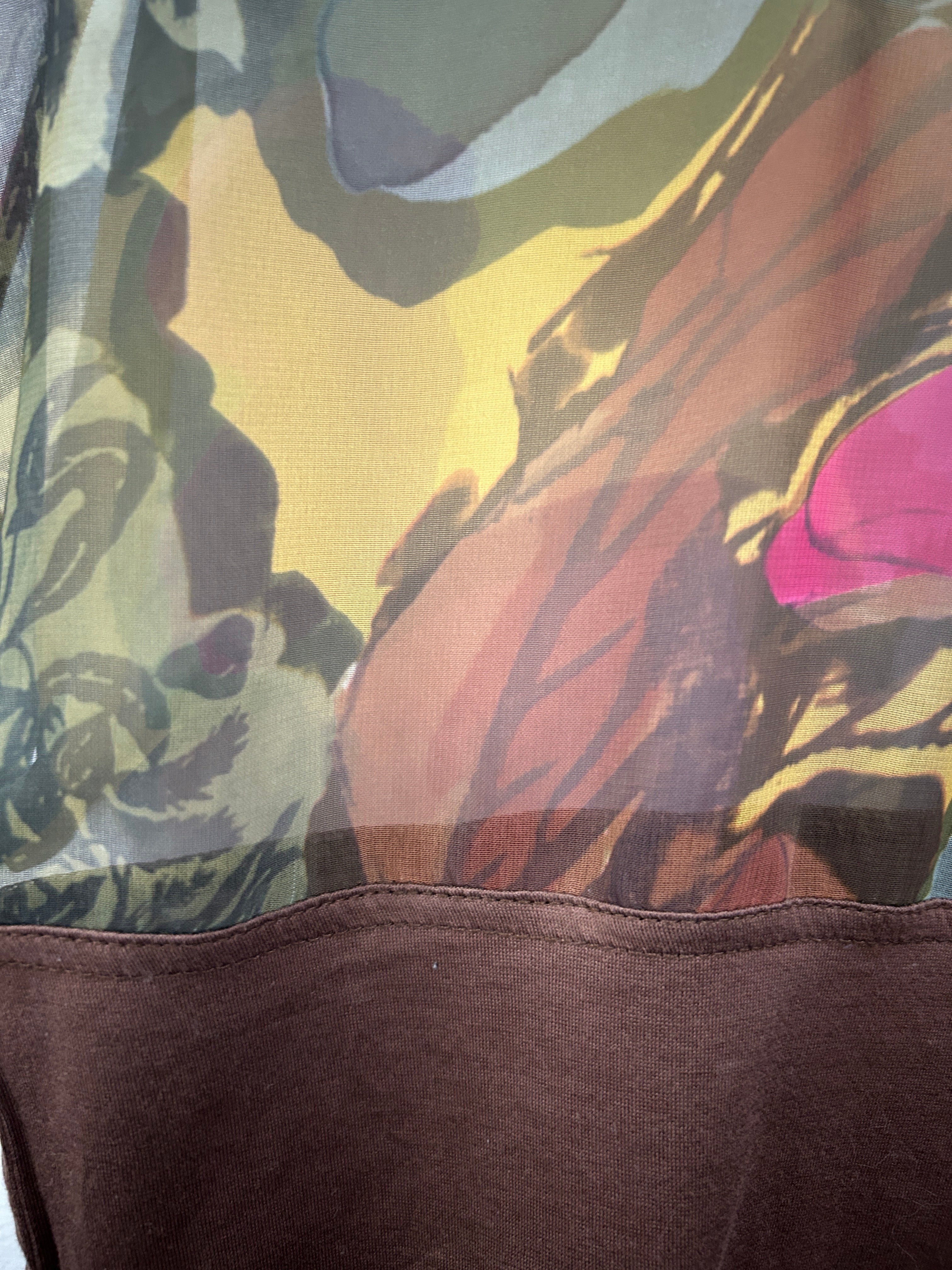 Haut court transparent à fleurs