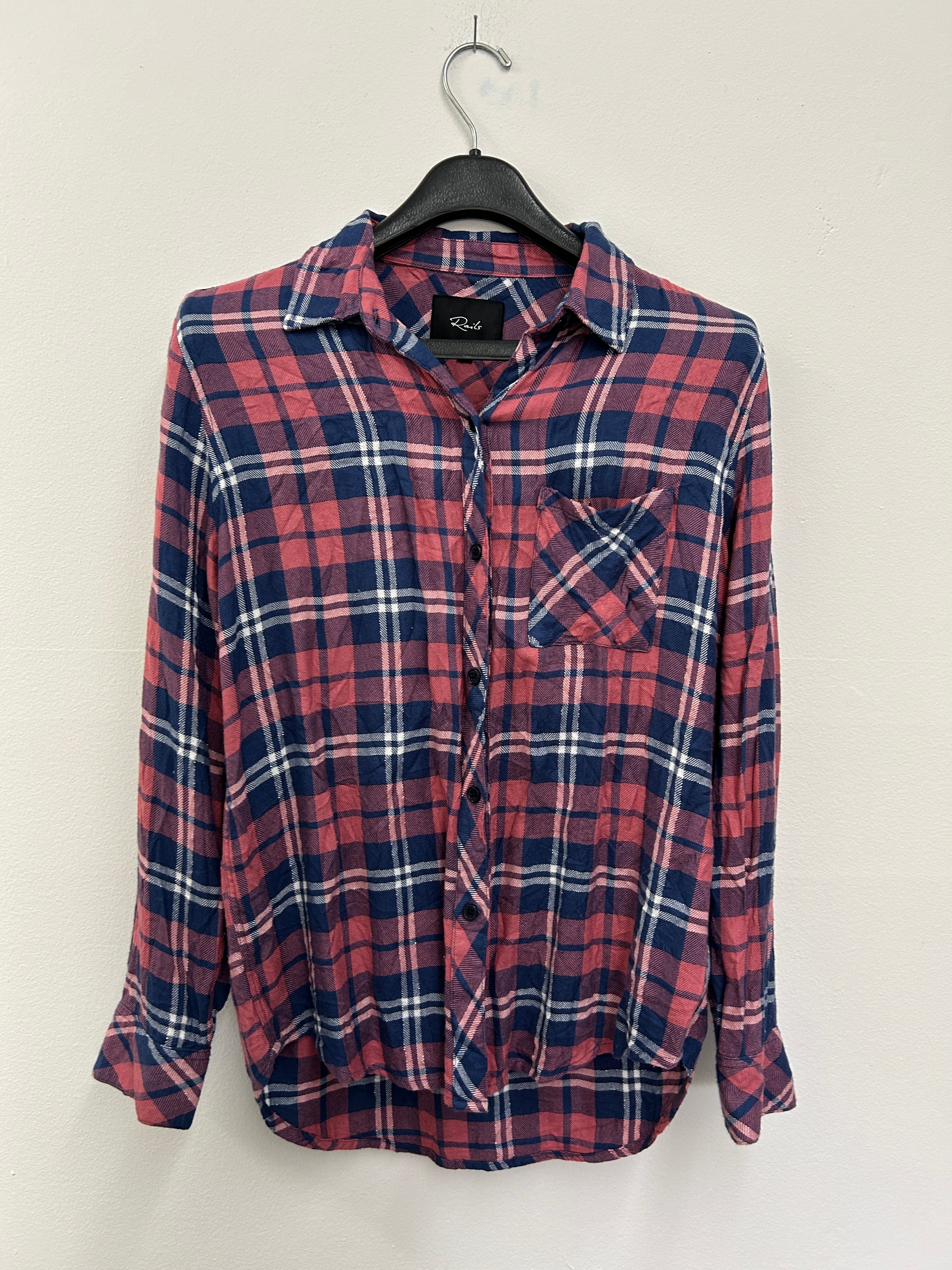 chemise-a-carreaux-bleue-et-rouge