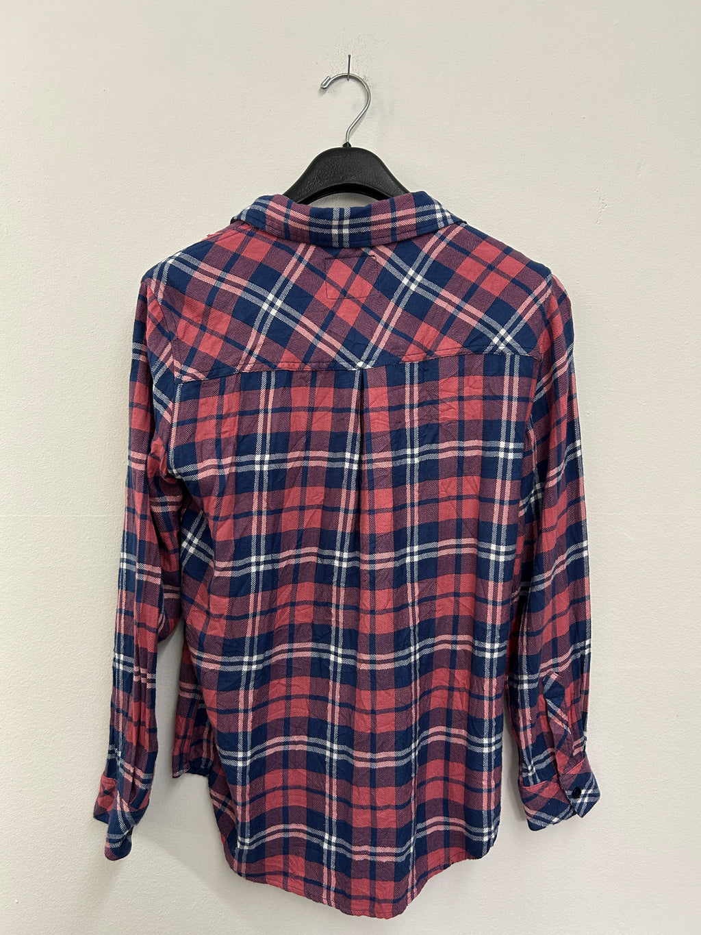 chemise-a-carreaux-bleue-et-rouge