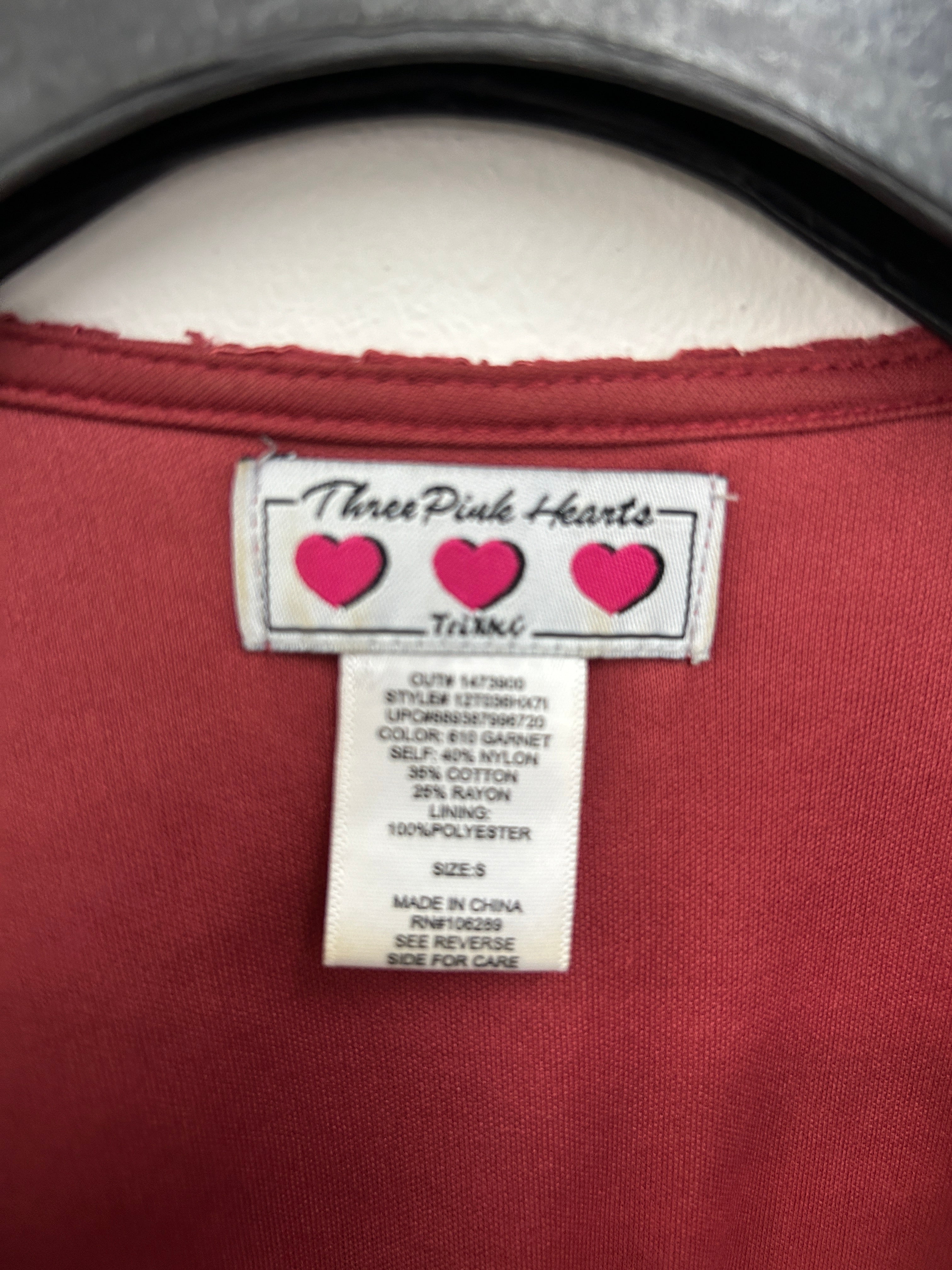 Blouse en dentelle rouge bordeaux