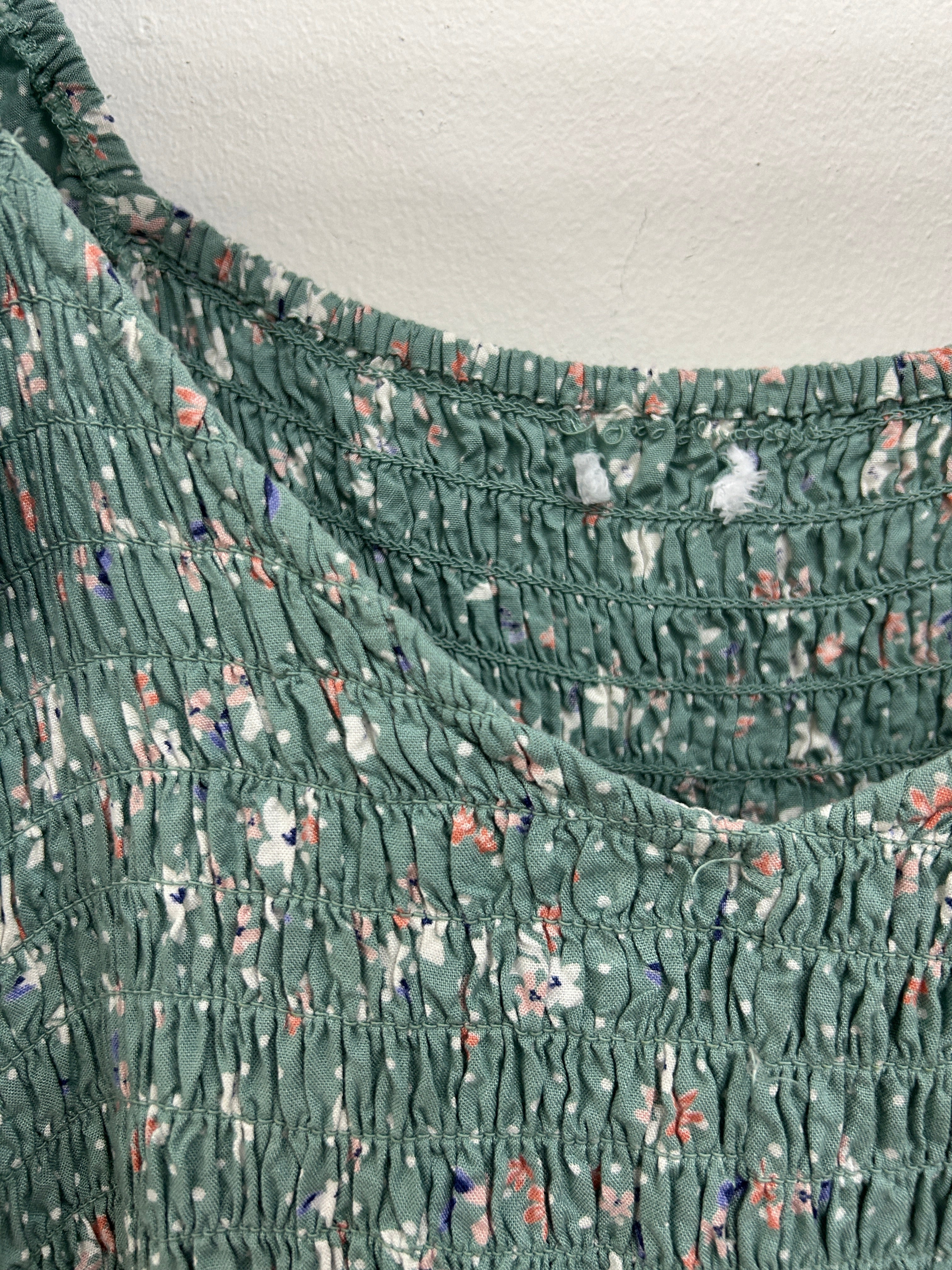 Shirt Courte vert sauge à motifs fleuris
