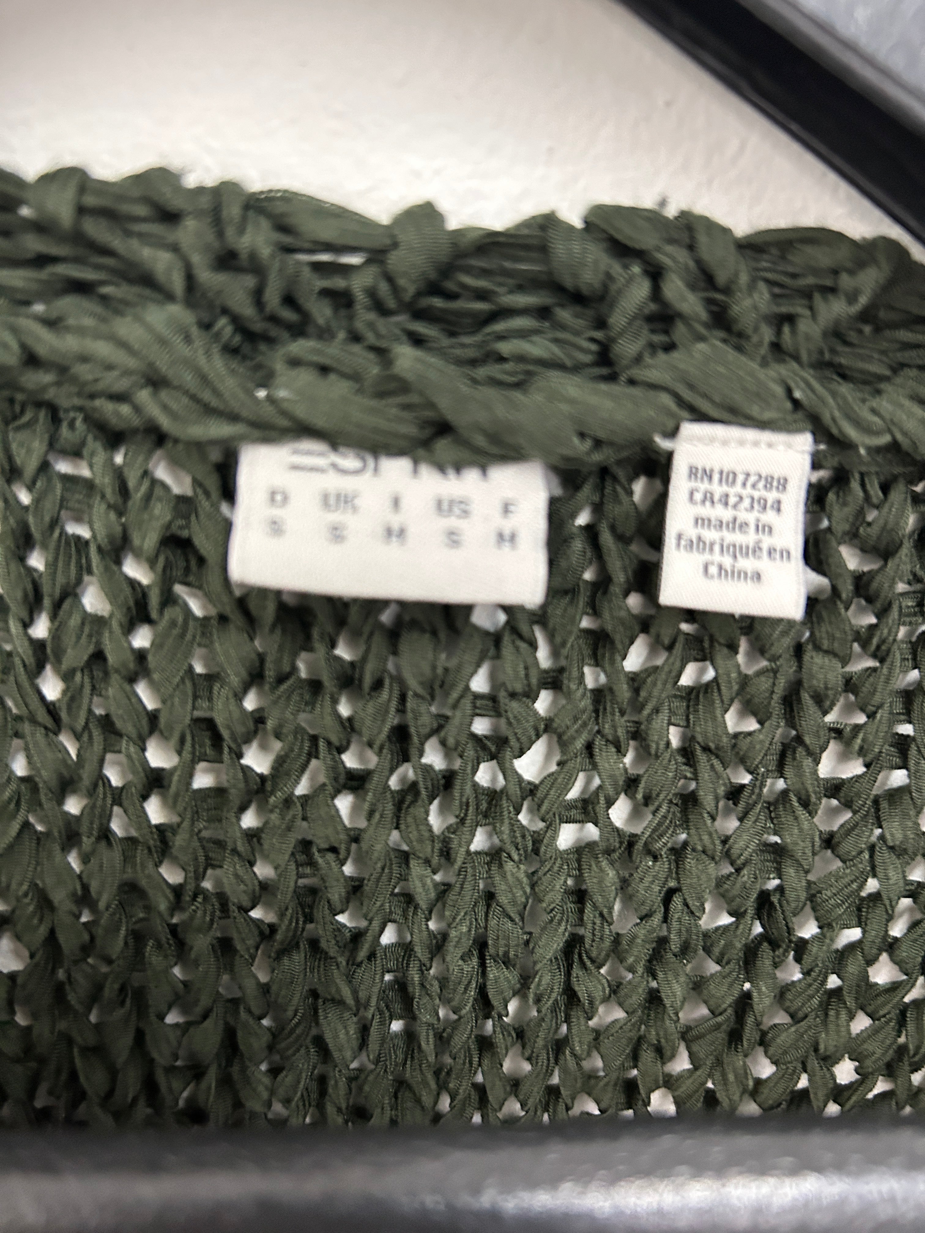 Chandail tricoté vert kaki vert forêt