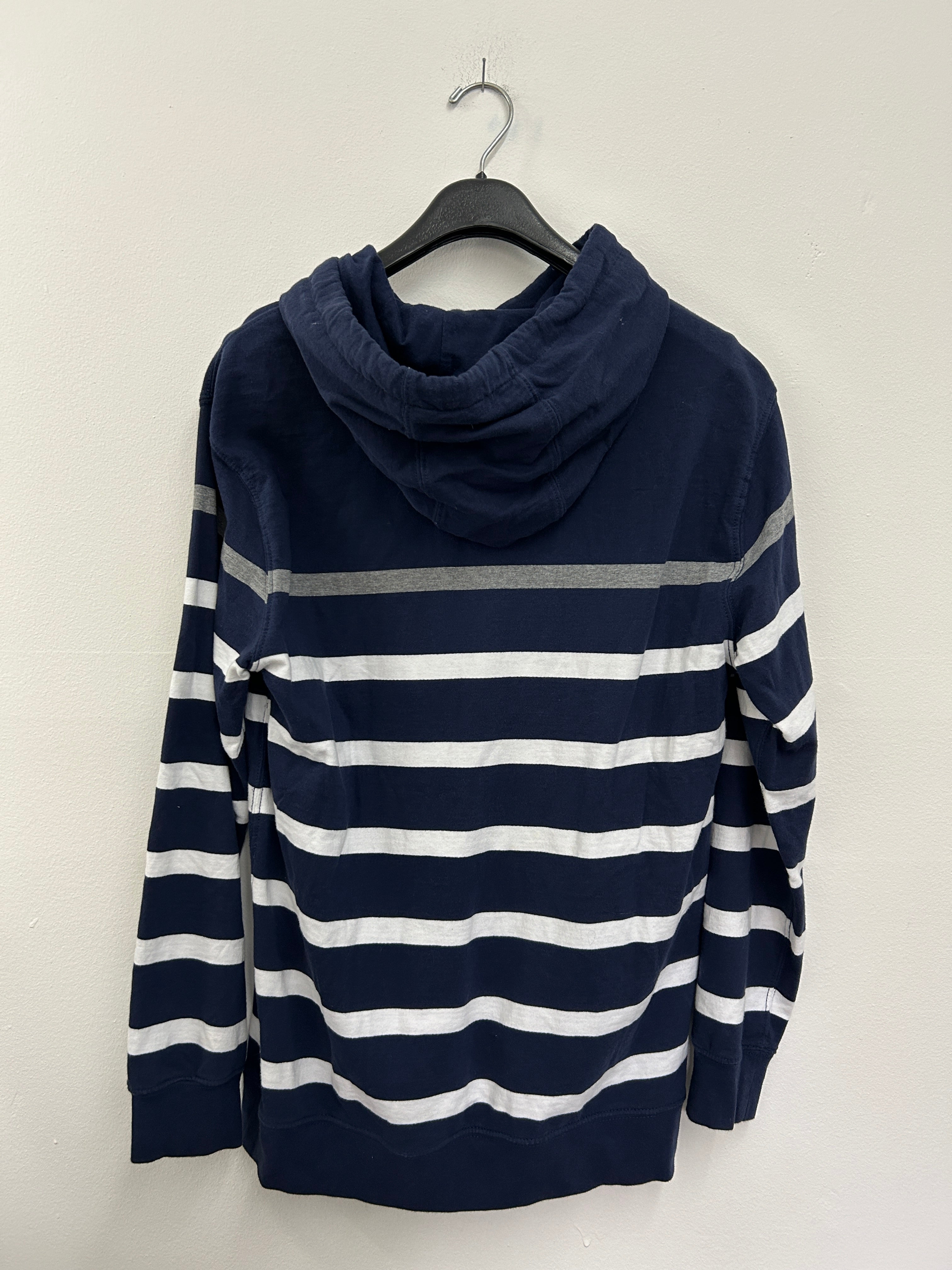 chandail-a-capuche-raye-bleu-marine-et-blanc