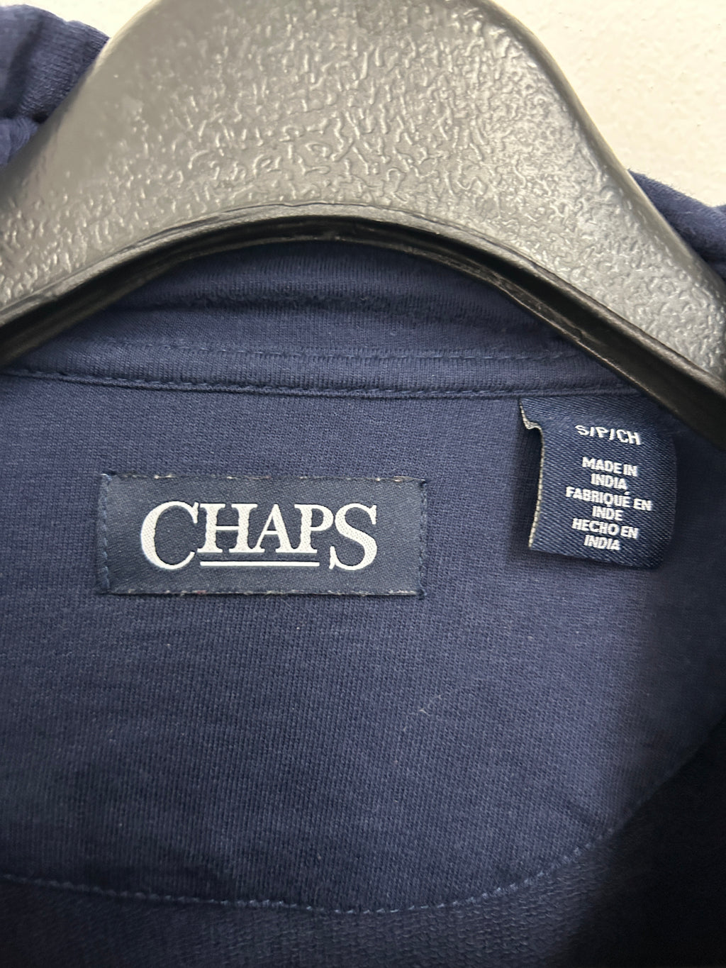 chandail-a-capuche-raye-bleu-marine-et-blanc