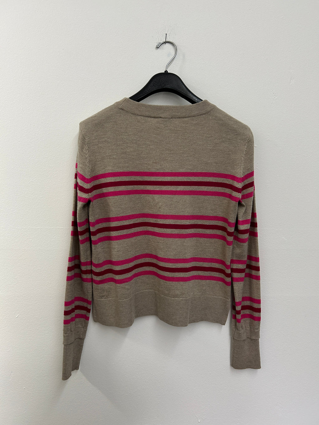 Chandail beige à rayures roses et bordeaux