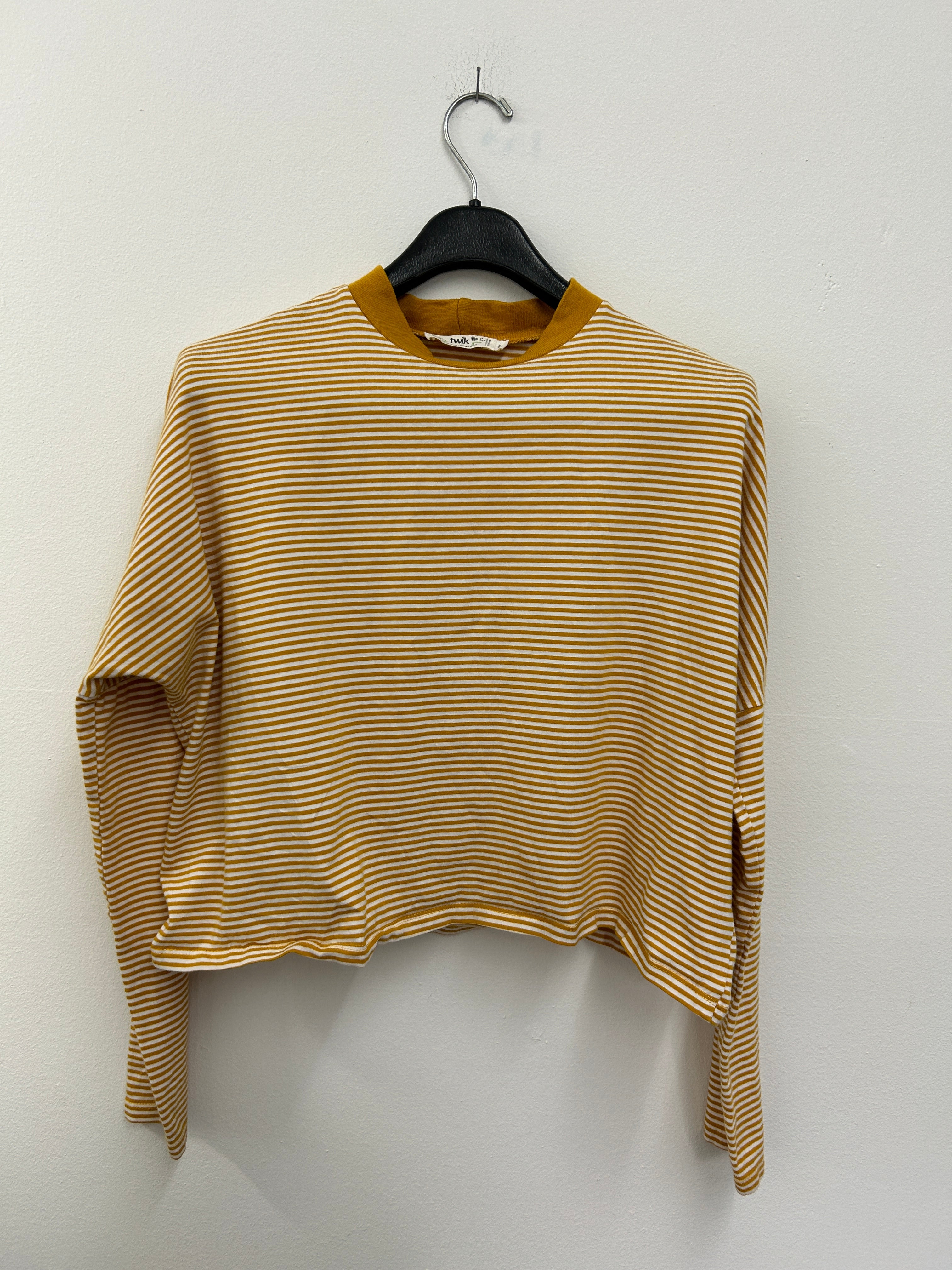 Chandail court à rayures moutarde et blanc