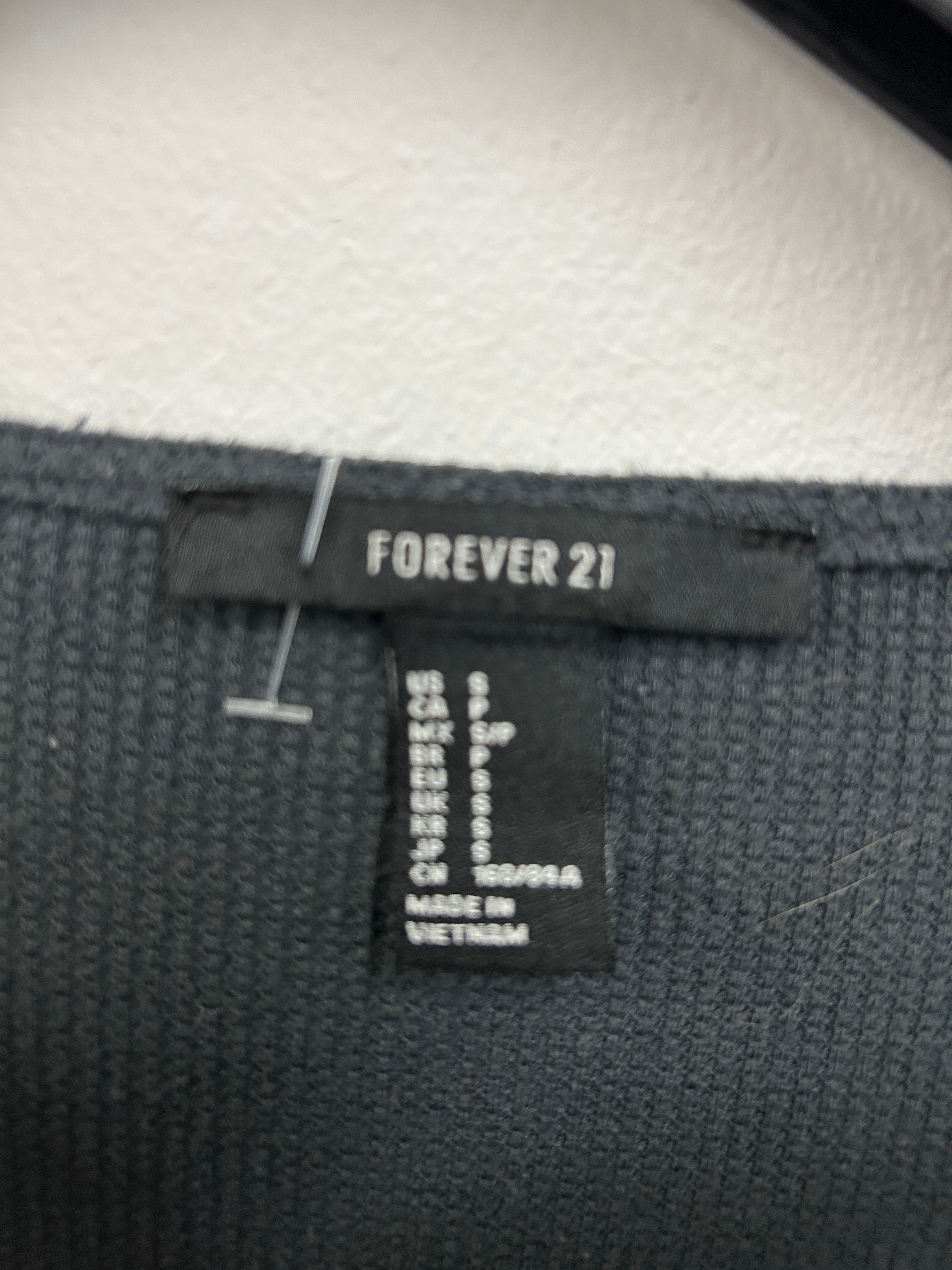 Chandail noir côtelé à boutons