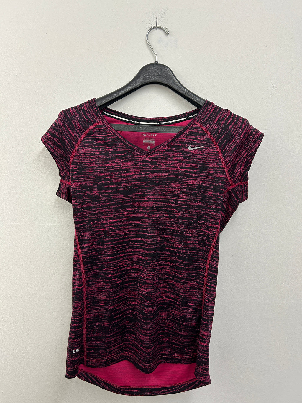T-shirt sport Dri-FIT rose et noir