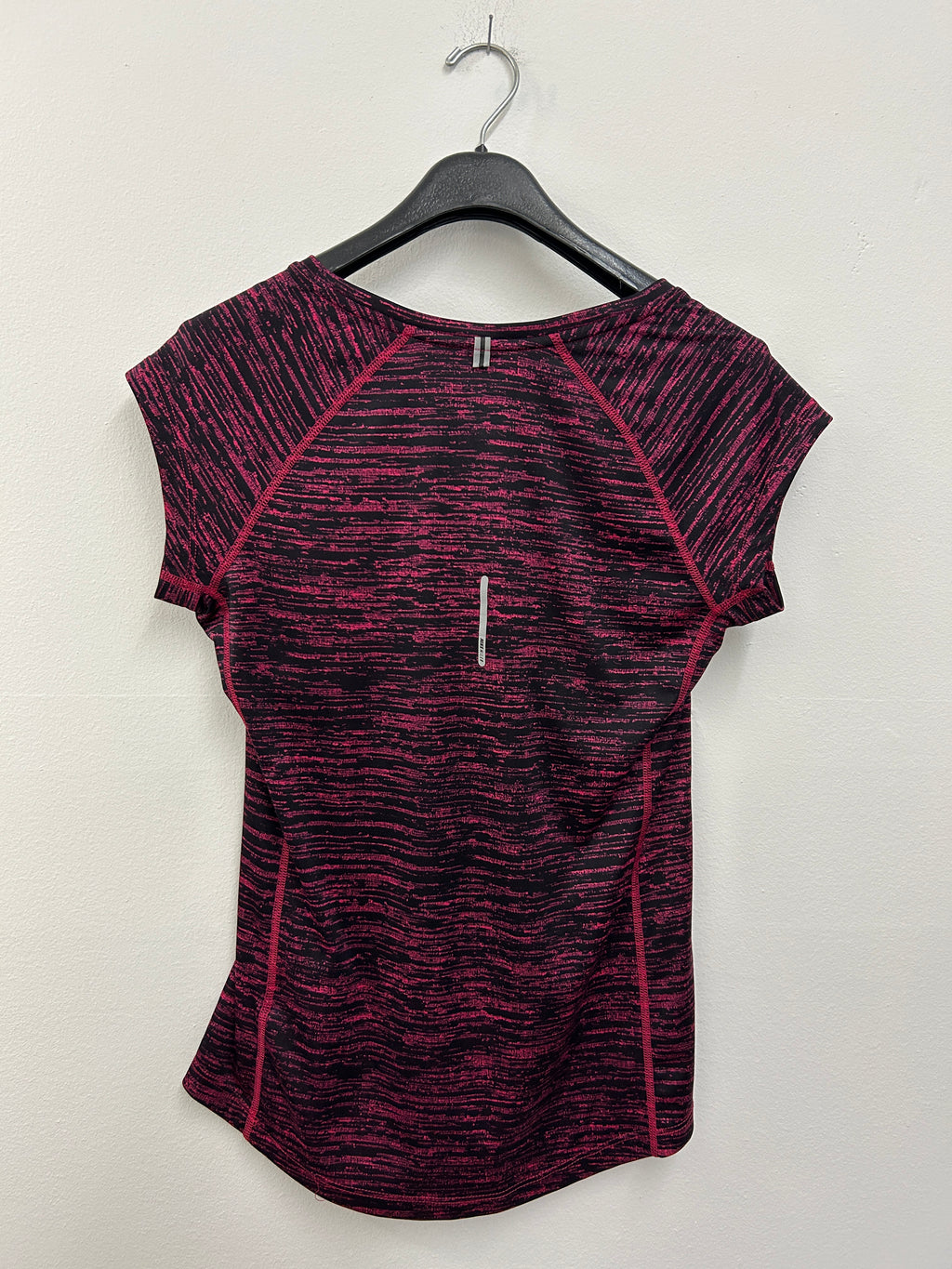 T-shirt sport Dri-FIT rose et noir