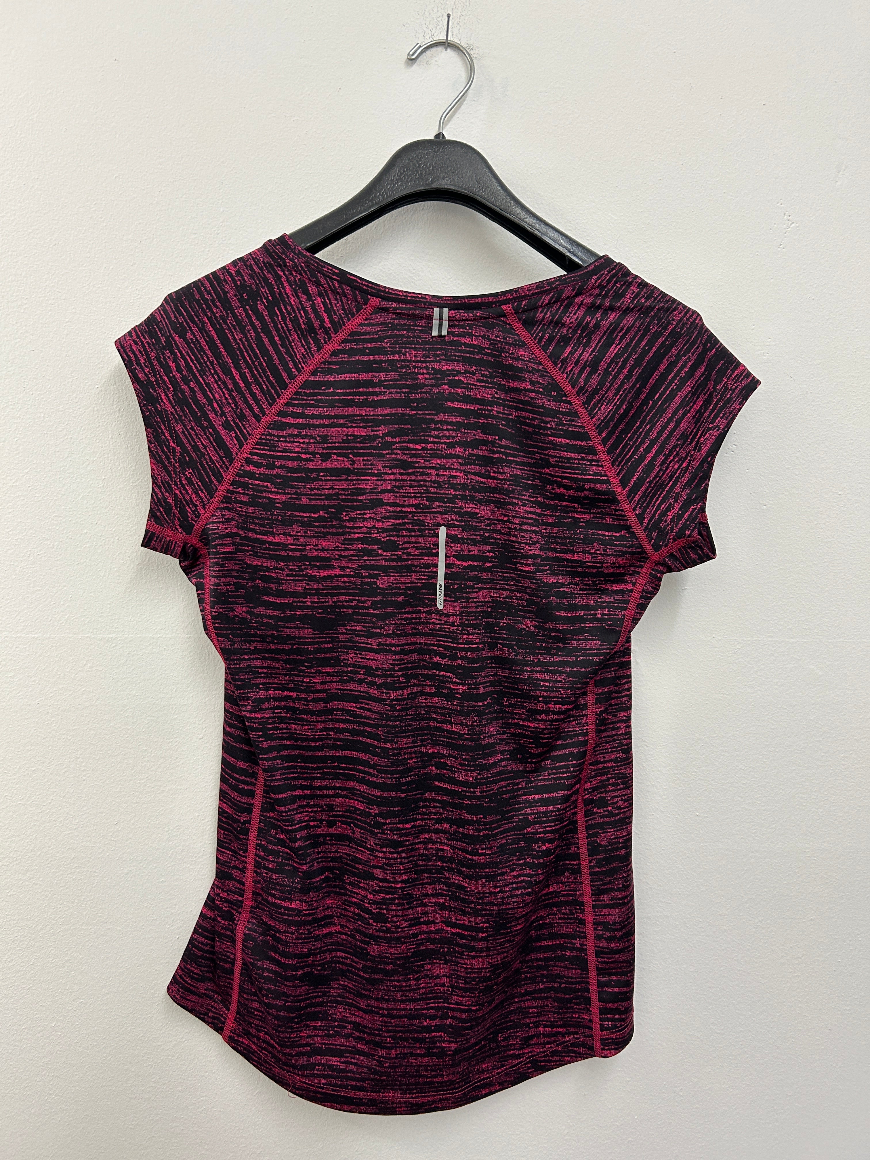 T-shirt sport Dri-FIT rose et noir