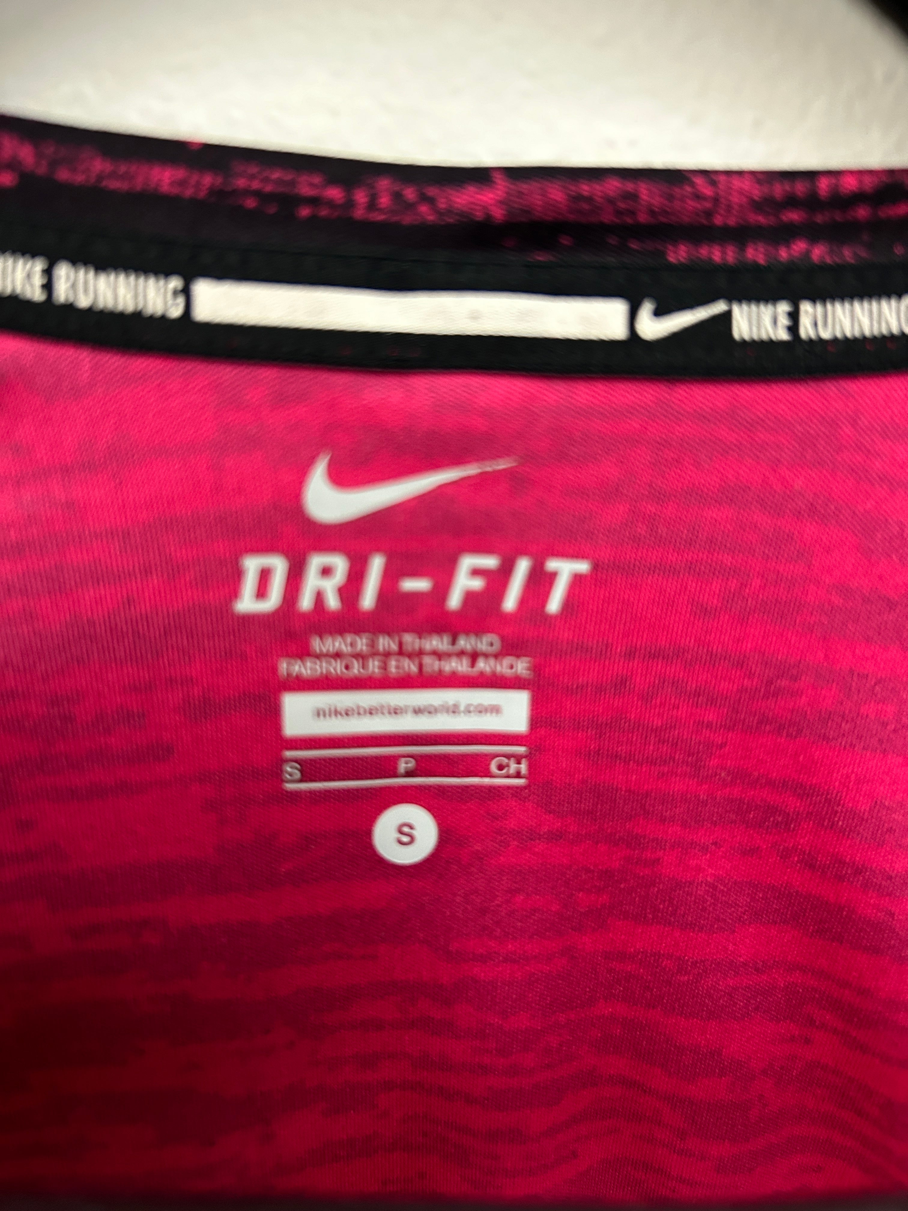 T-shirt sport Dri-FIT rose et noir