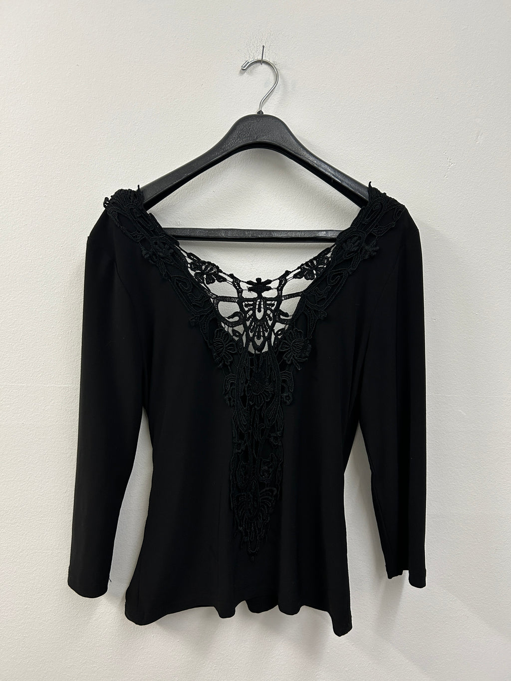 Haut noir cache-cœur avec dentelle au dos