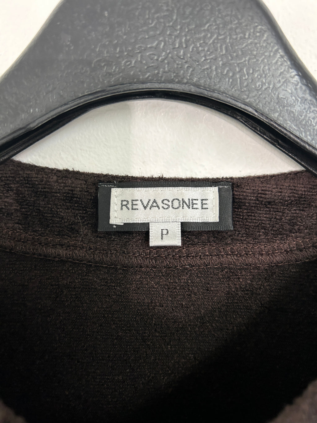 Chandail brun doux à boutons