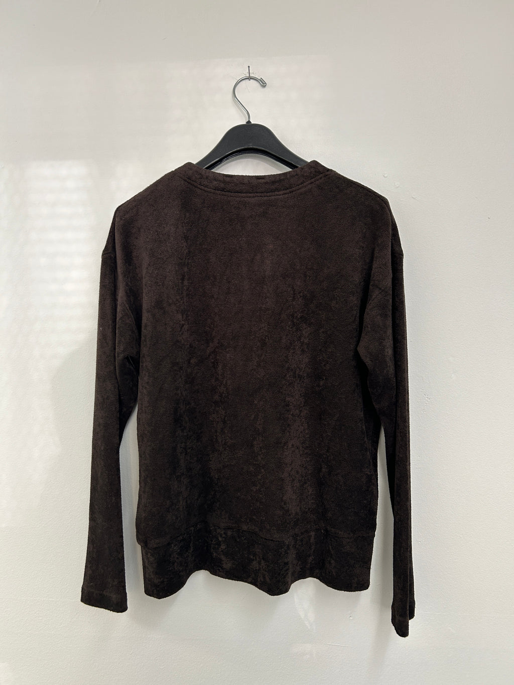 Chandail brun doux à boutons