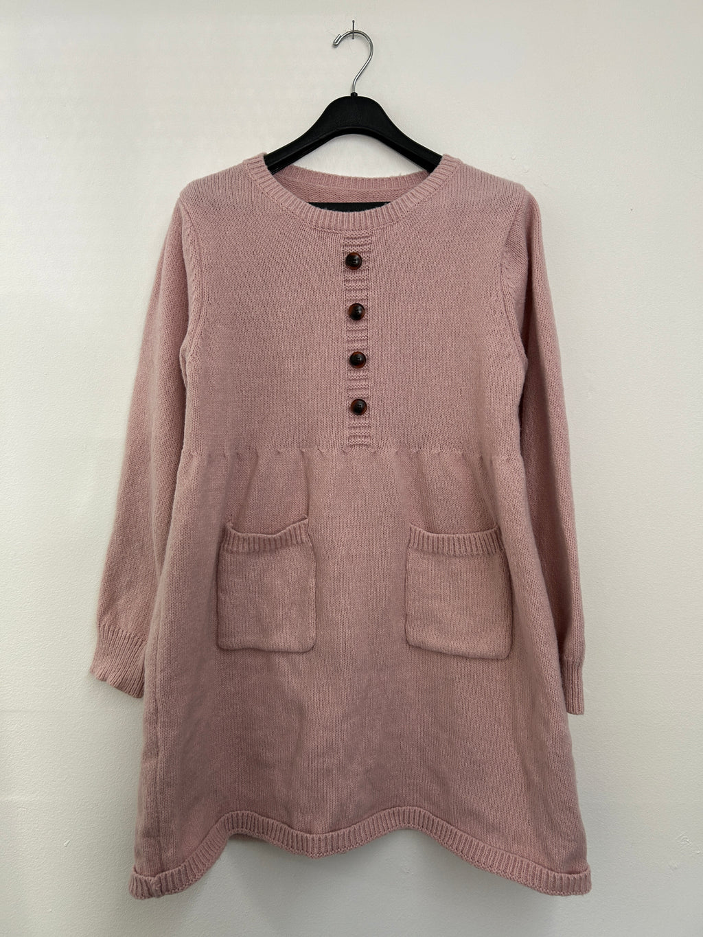 Robe tricot rose pâle à boutons