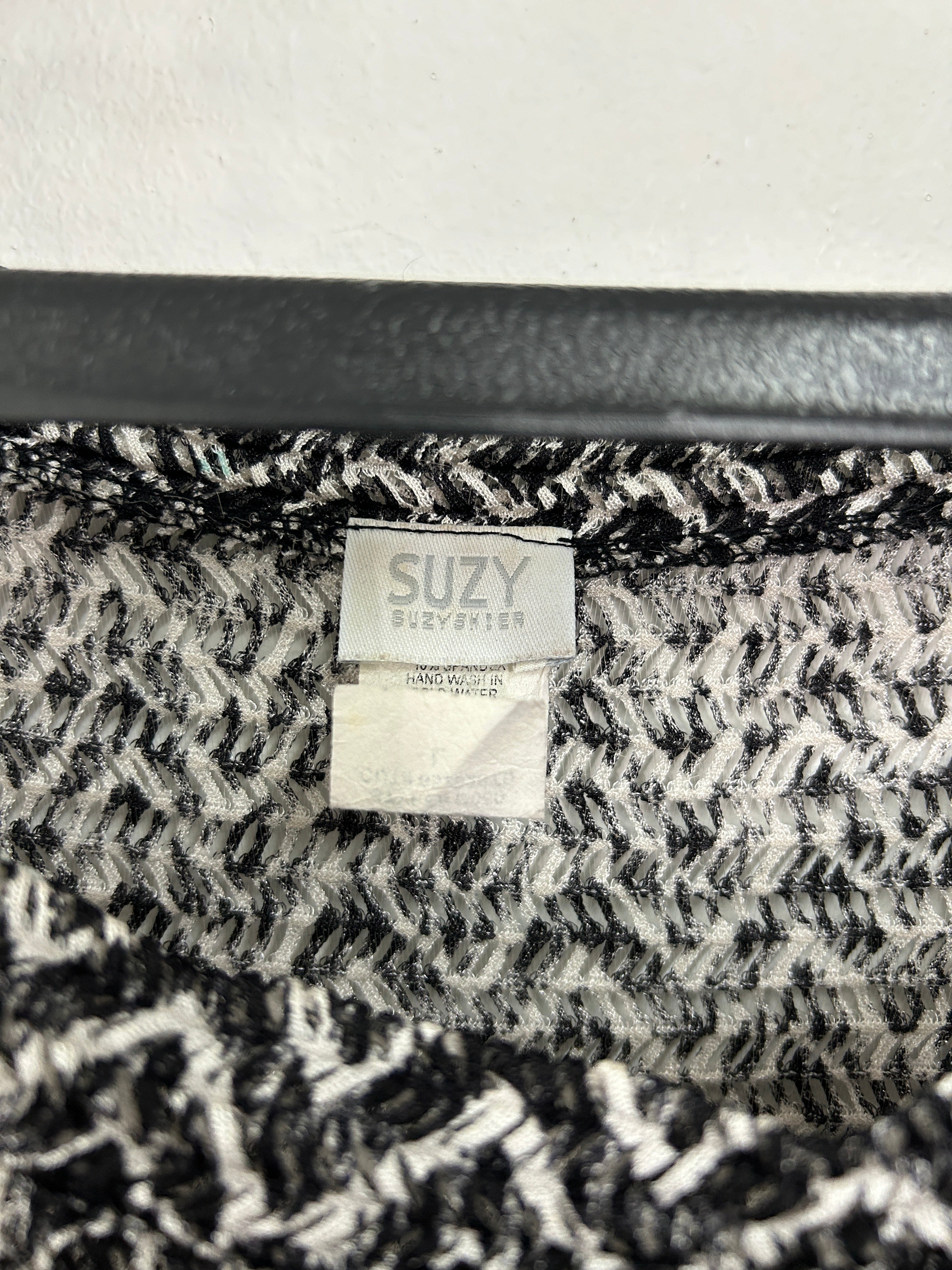 Haut noir et blanc à motif zigzag