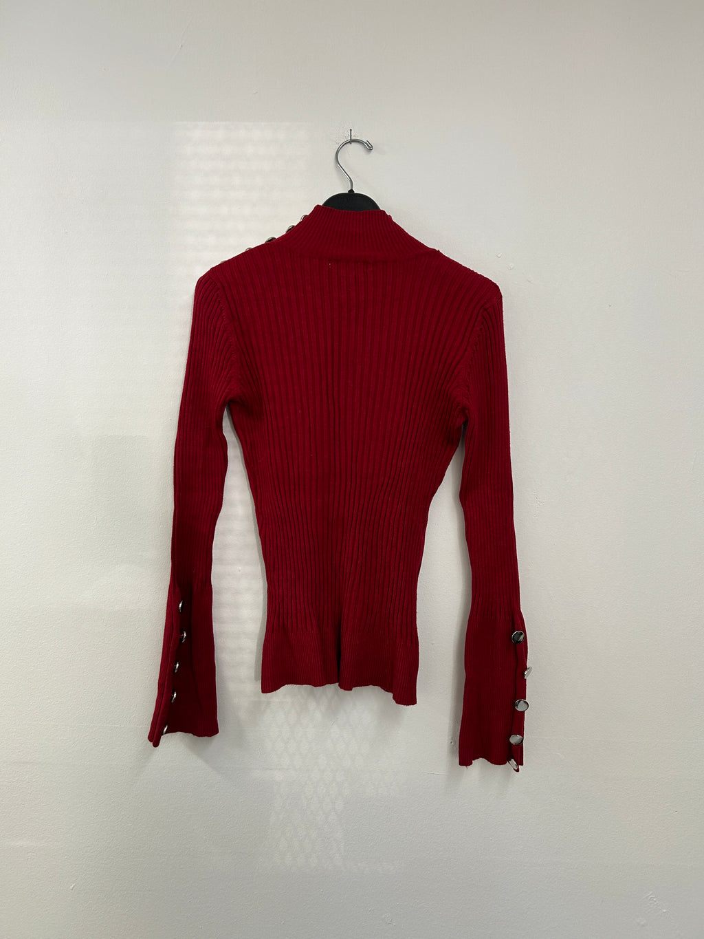Chandail côtelé rouge à col montant