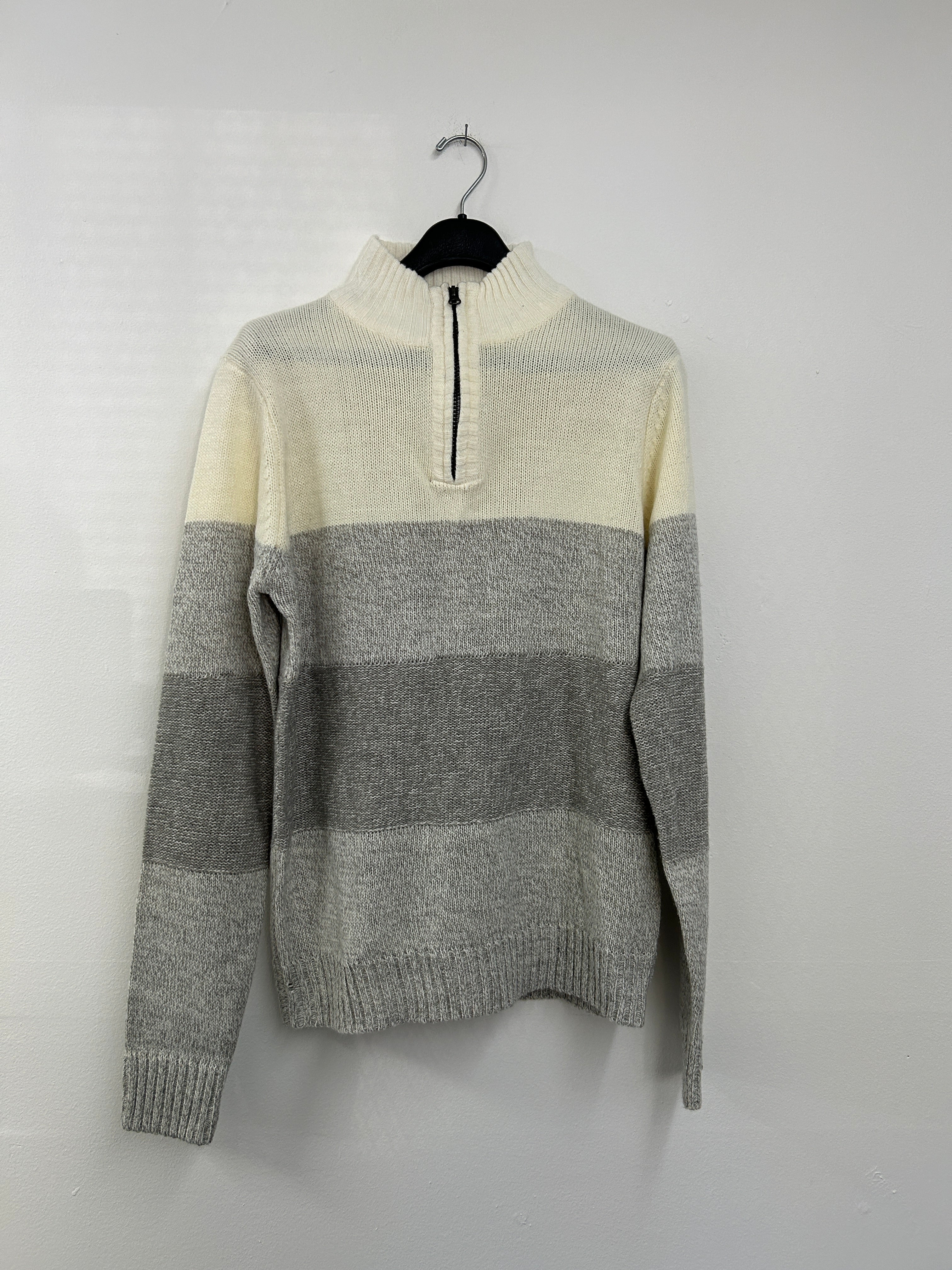 chandail-raye-a-demi-fermeture-eclair