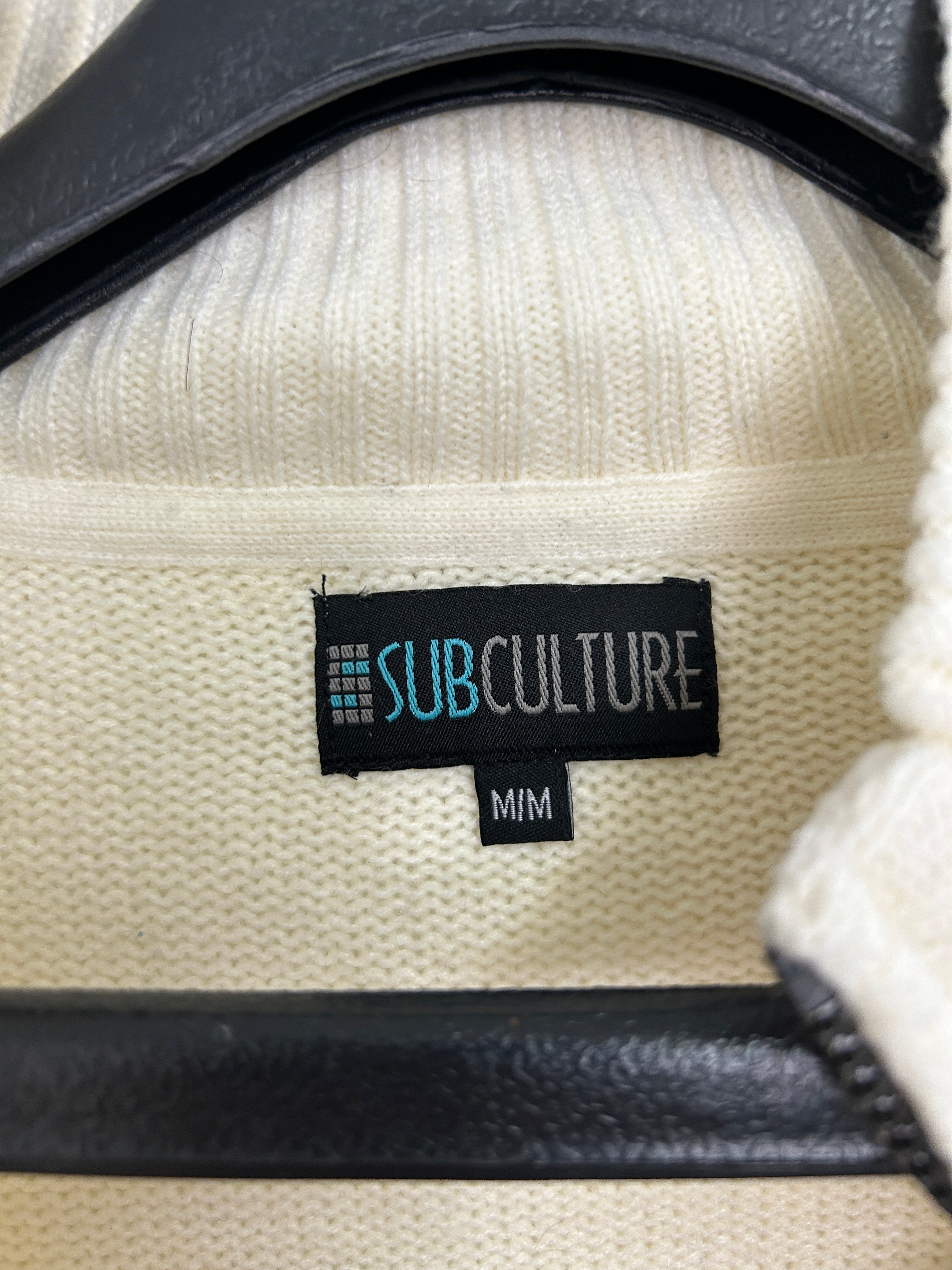 chandail-raye-a-demi-fermeture-eclair